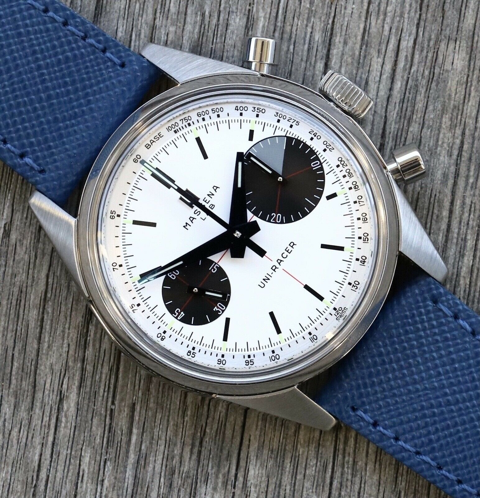 Massena_LAB_Uniracer_Chronograph_E2_80_98Big_Eye_E2_80_99_UR-001_Watch_Vault_02.jpg