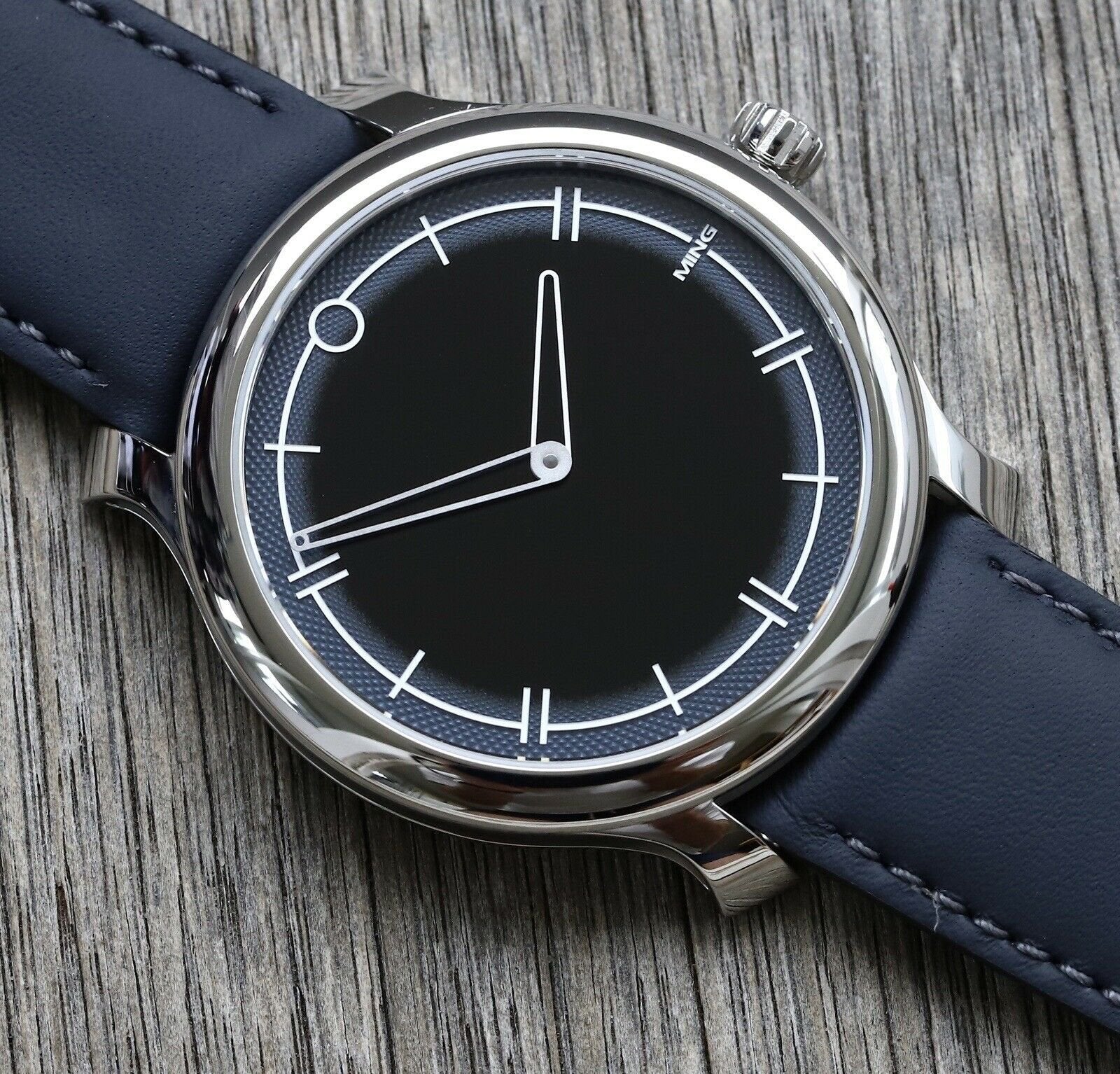 Ming_27.02_Blue_-_Brand_New_Watch_Vault_02_88245c78-a4df-4f84-a2dc-77035e520398.jpg
