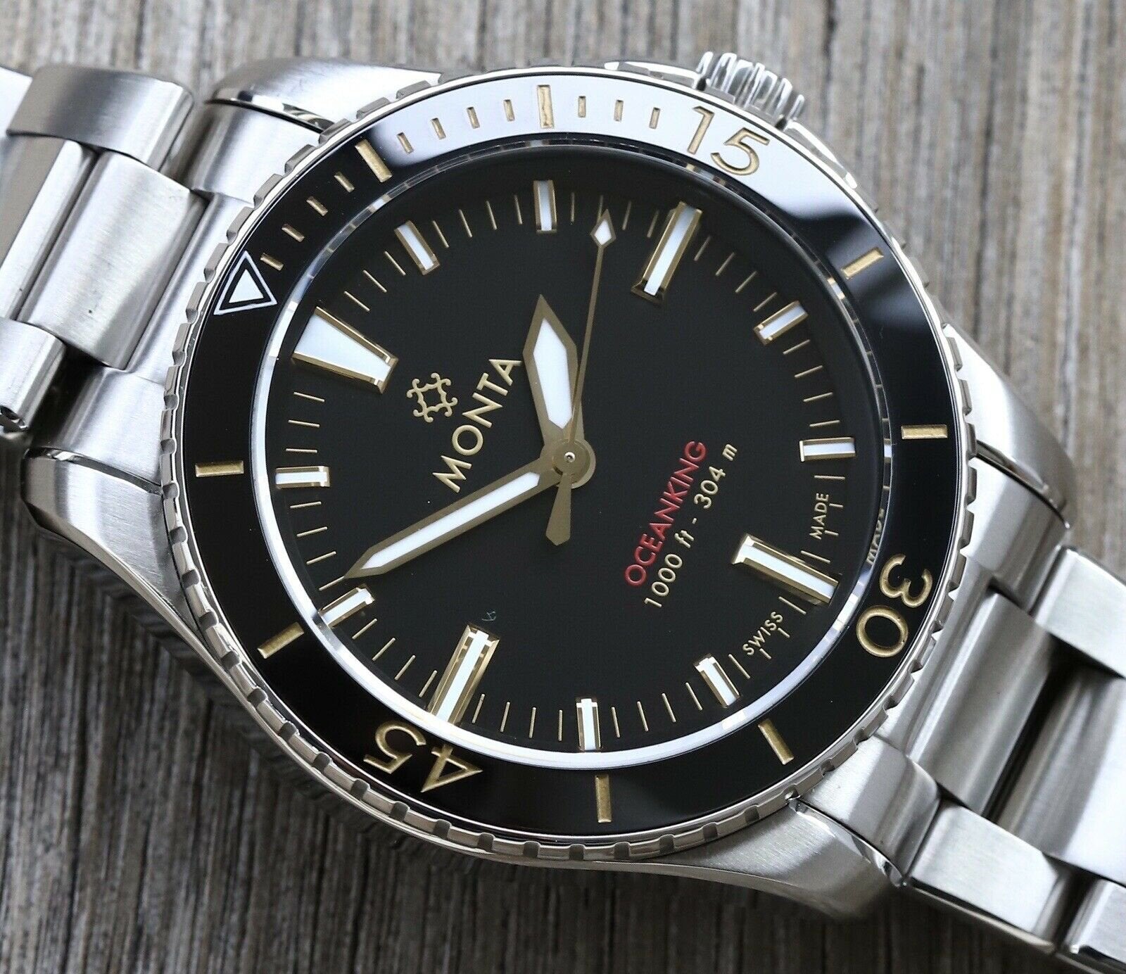Monta_Oceanking_60-Minute_with_Date_and_Gilt_Dial_-_2020_Watch_Vault_02.jpg