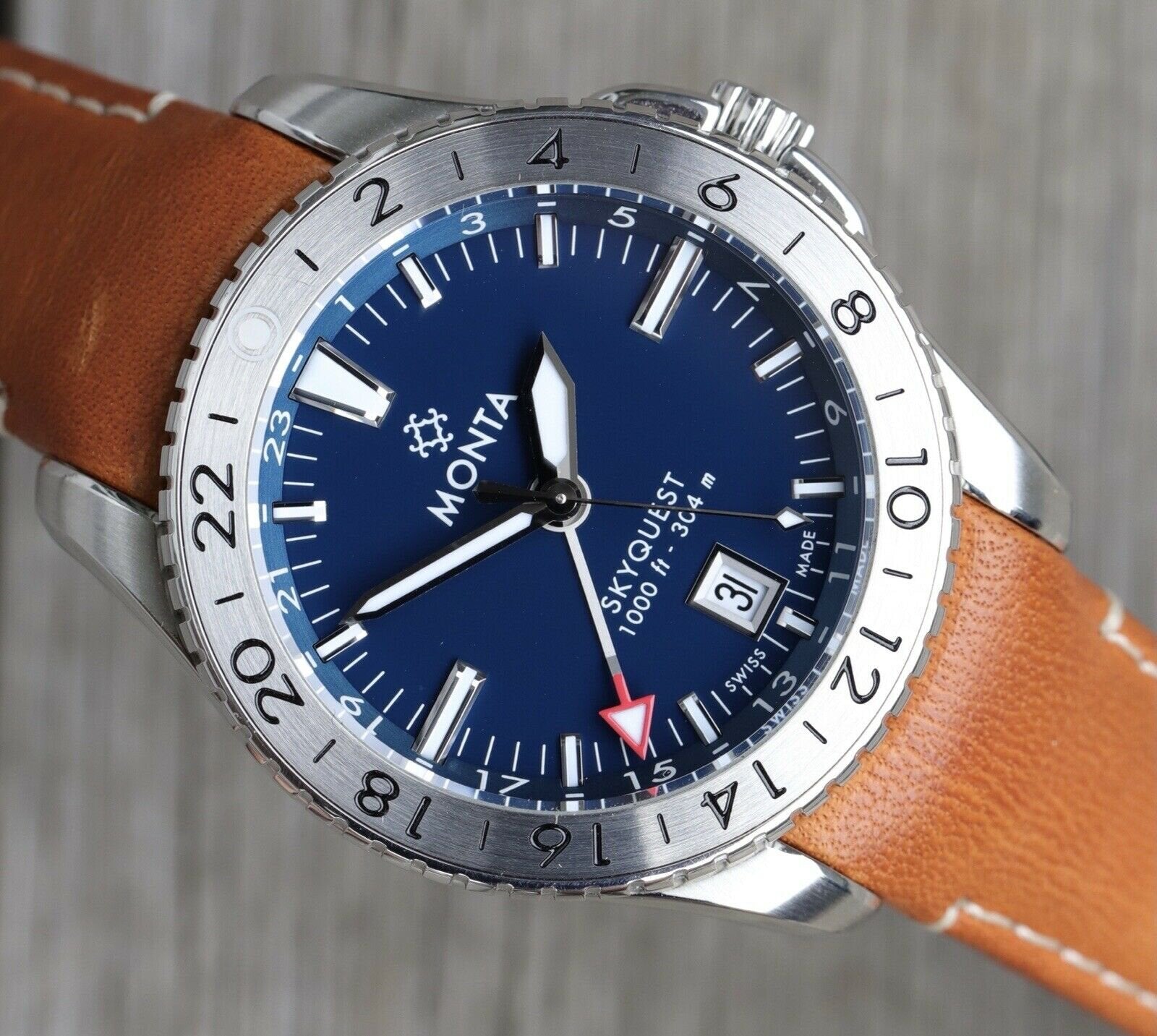 Monta_Skyquest_GMT_Blue_Steel_Bezel_E2_80_93_2019_Watch_Vault_02.jpg