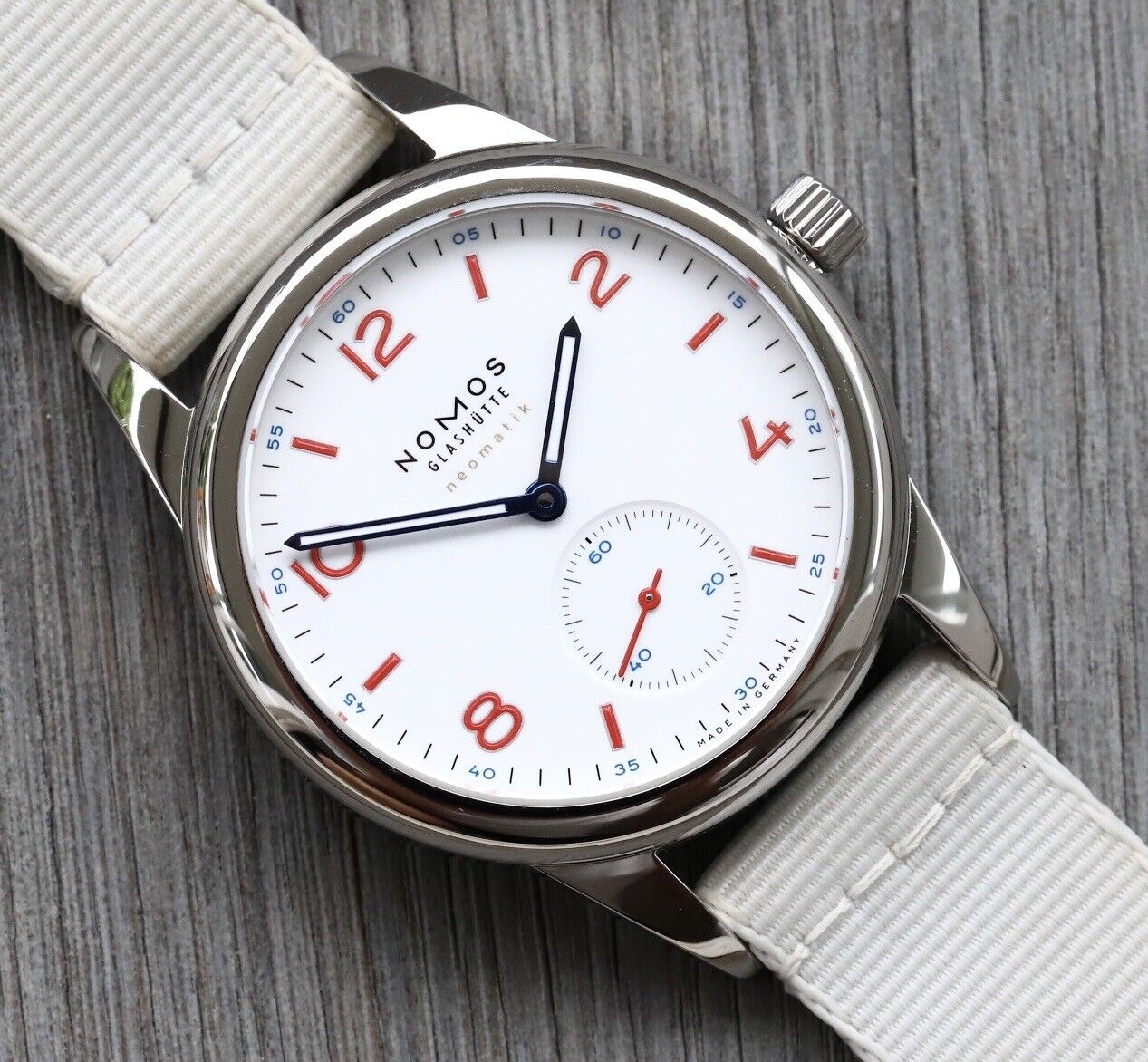 NomosClubNeomatikSirenWhite744-2021WatchVault02.jpg