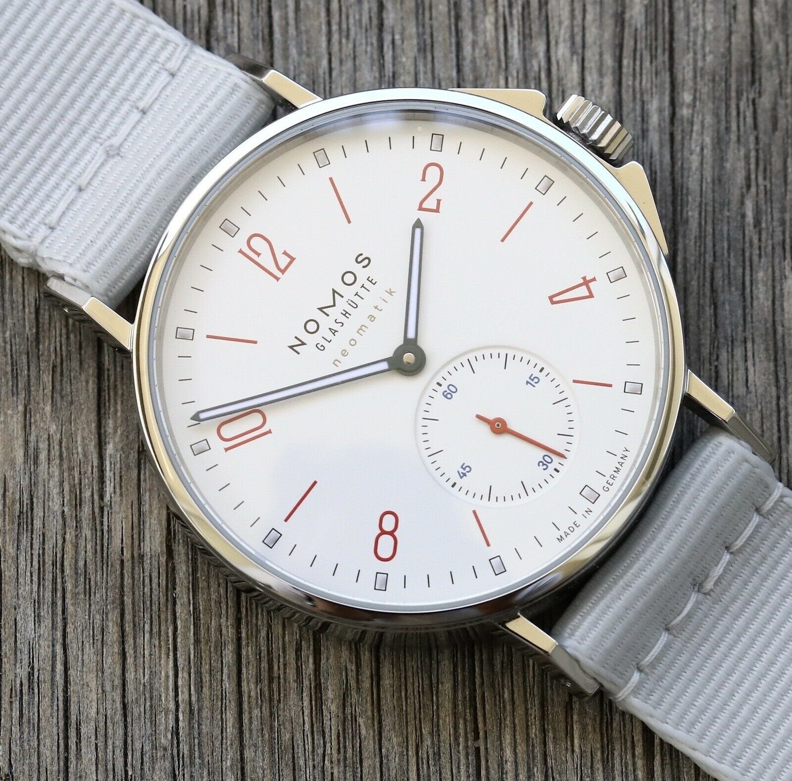 Nomos Ahoi Neomatik Siren White 564 – 2021