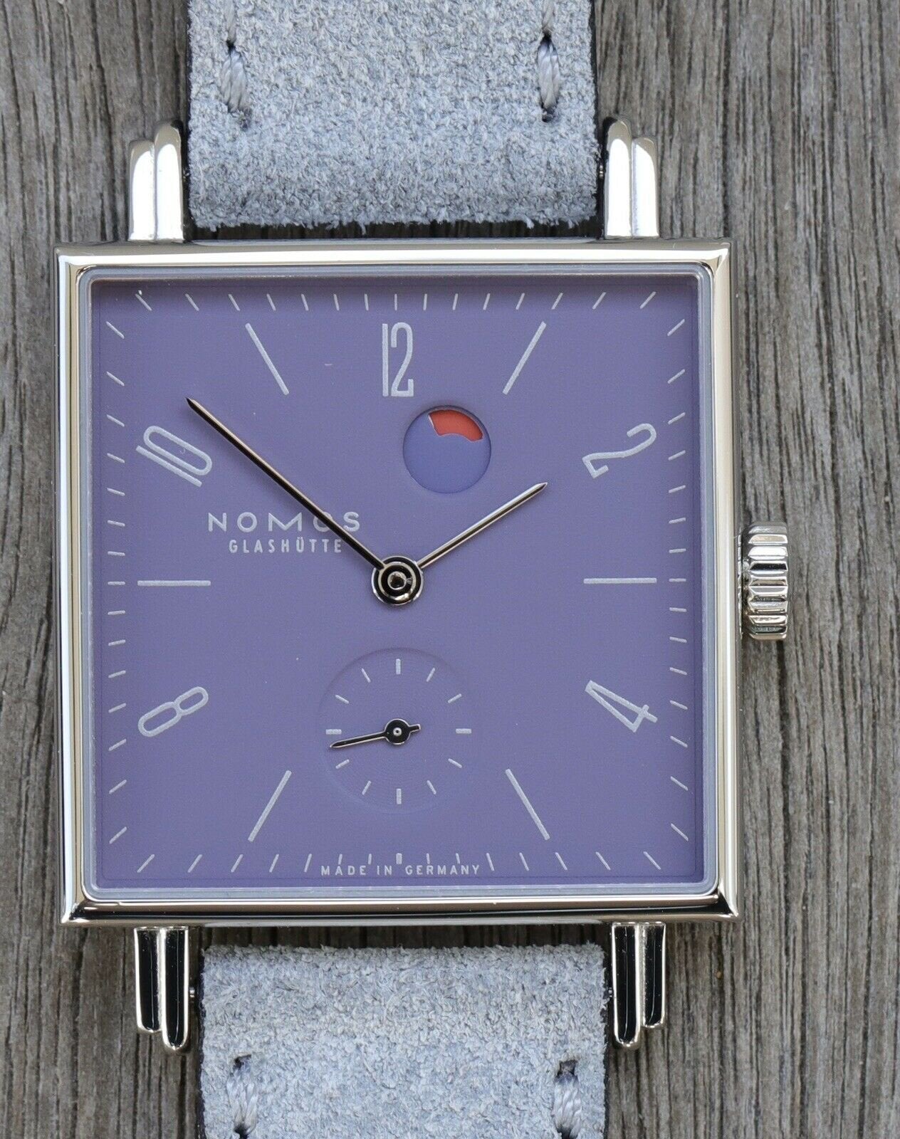 Nomos_Glashutte_Tetra_488_Plum_-_2020_Watch_Vault_01.jpg