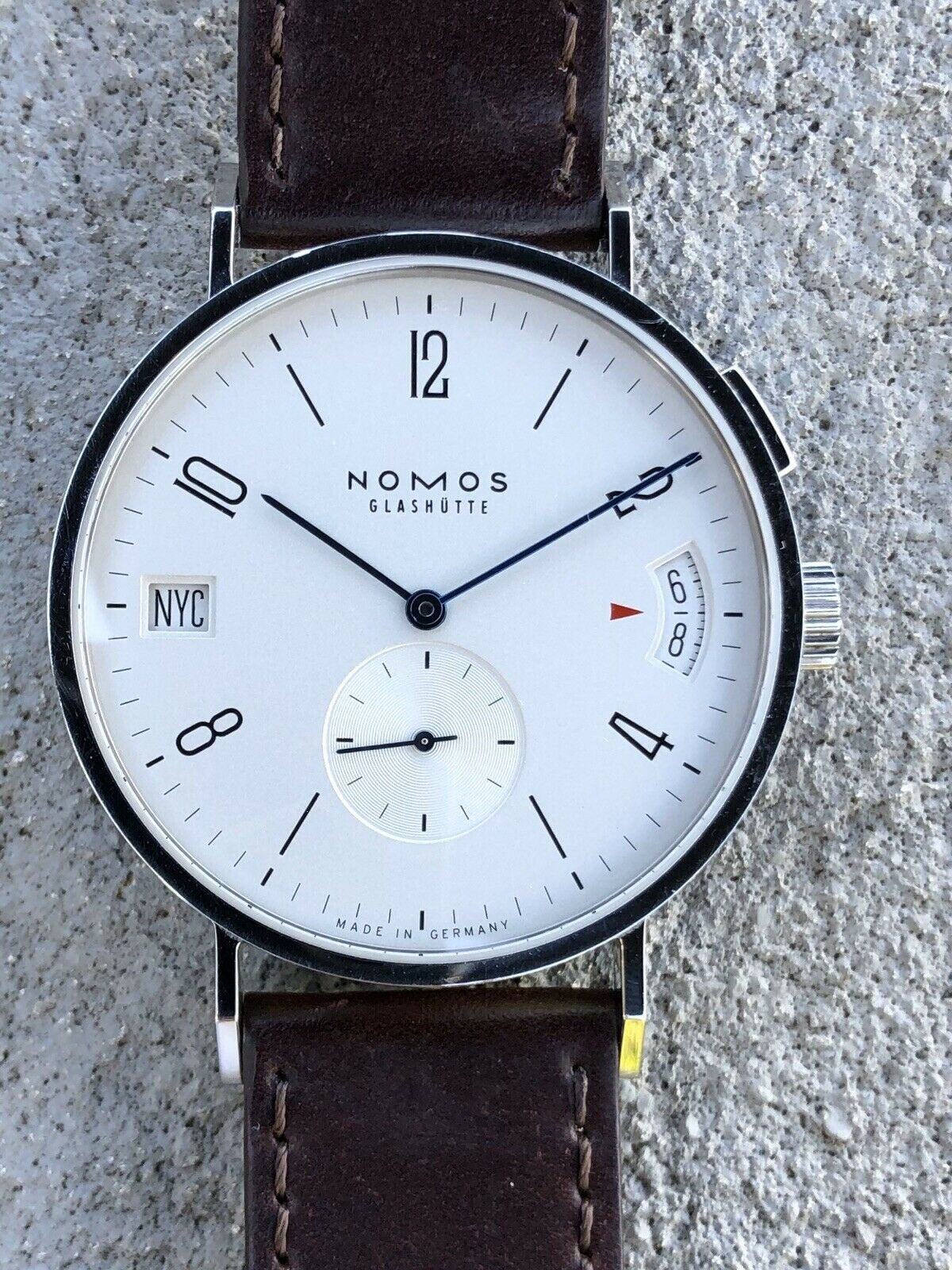 Nomos_Tangomat_GMT_635_-_2017_with_box_and_papers_Watch_Vault_281_29.jpg