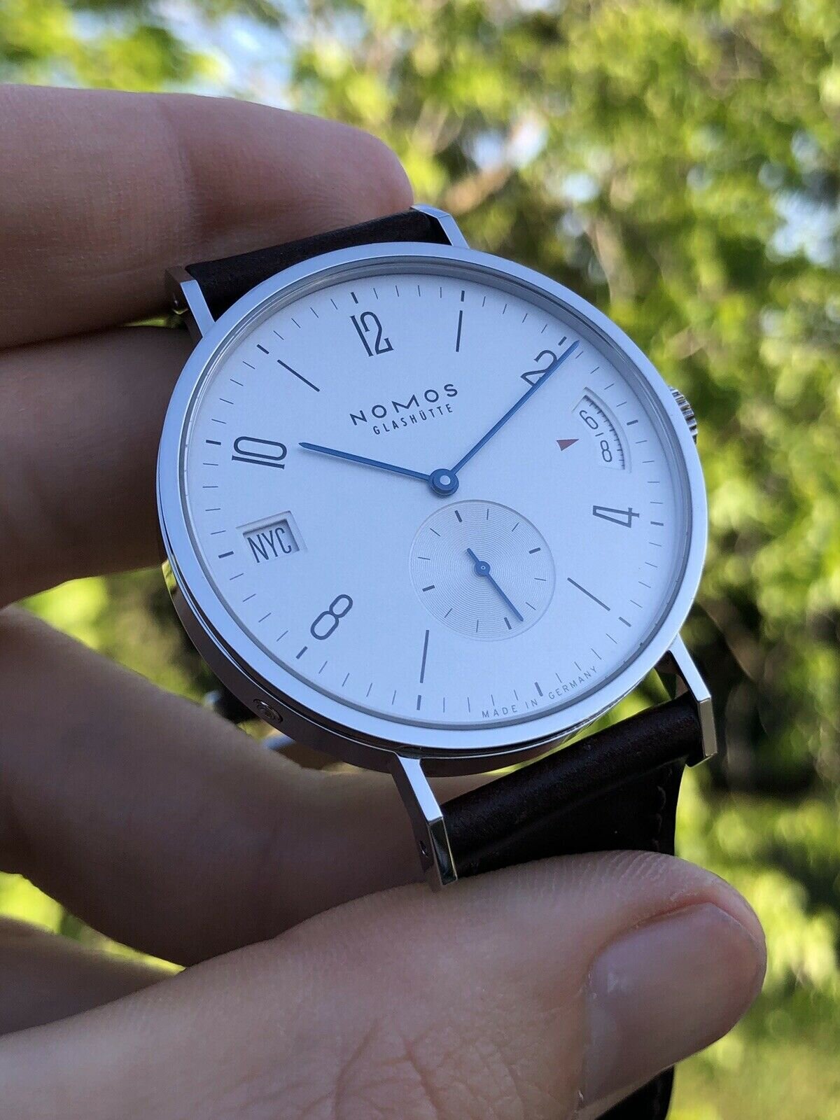 Nomos_Tangomat_GMT_635_-_2017_with_box_and_papers_Watch_Vault_282_29.jpg