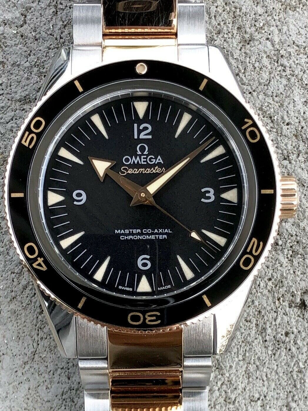 Omega_Seamaster_300_Co_E2_80_91Axial_41mm_Sedna_Gold_Two-Tone_233.20.41.21.01.001_-_2016_Watch_Vault_01.jpg