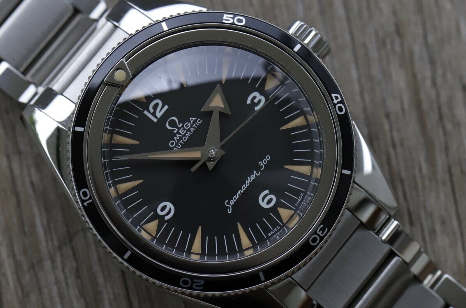 Omega_Seamaster_300_E2_80_98The_1957_Trilogy_E2_80_99_Limited_Edition_234.10.39.20.01.001_-_20_Watch_VAult_01.jpg