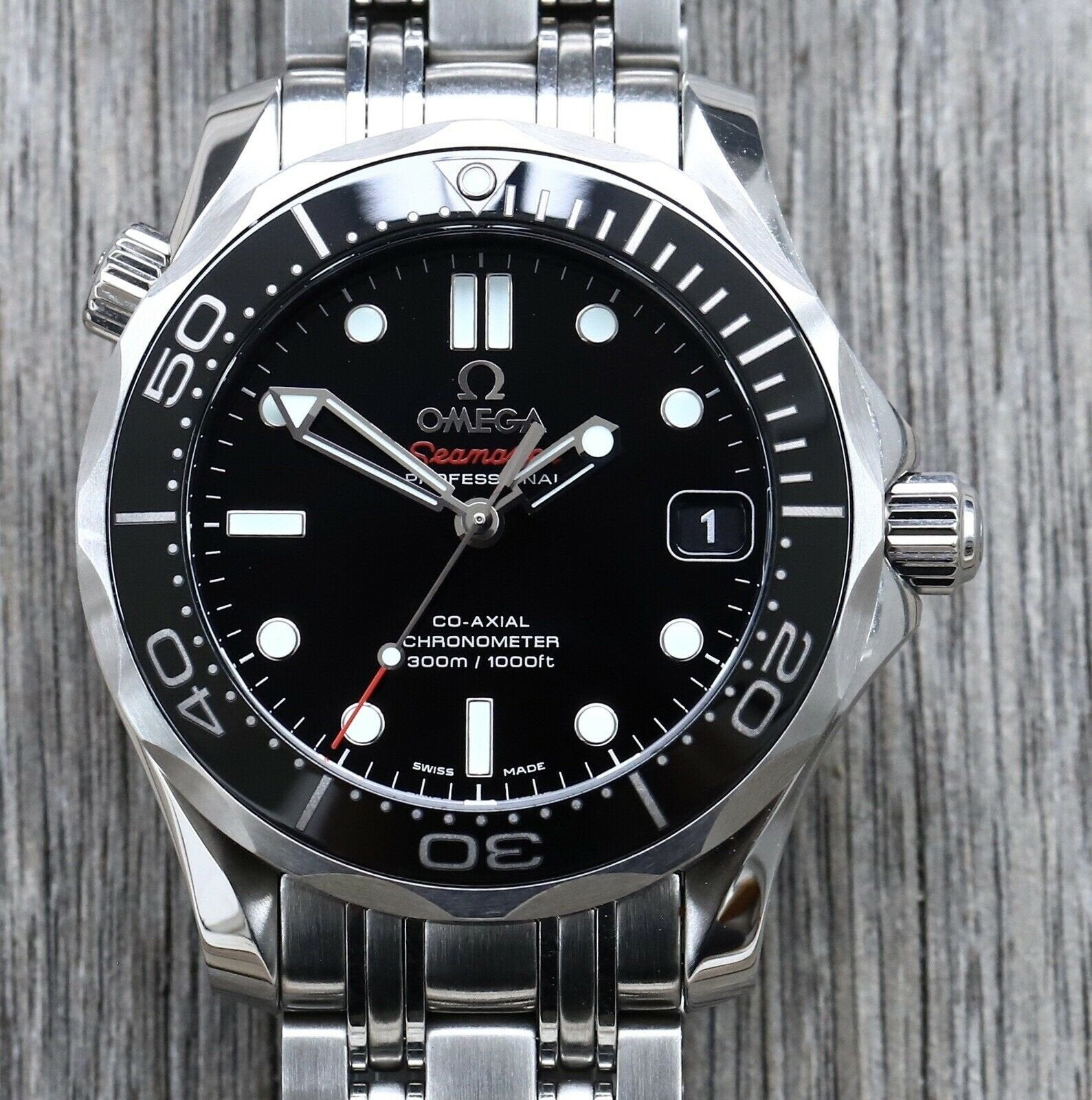 Omega_Seamaster_Diver_300M_Co-Axial_Black_36.25mm_212.30.36.20.01.002_-_2019_Watch_Vault_01.jpg