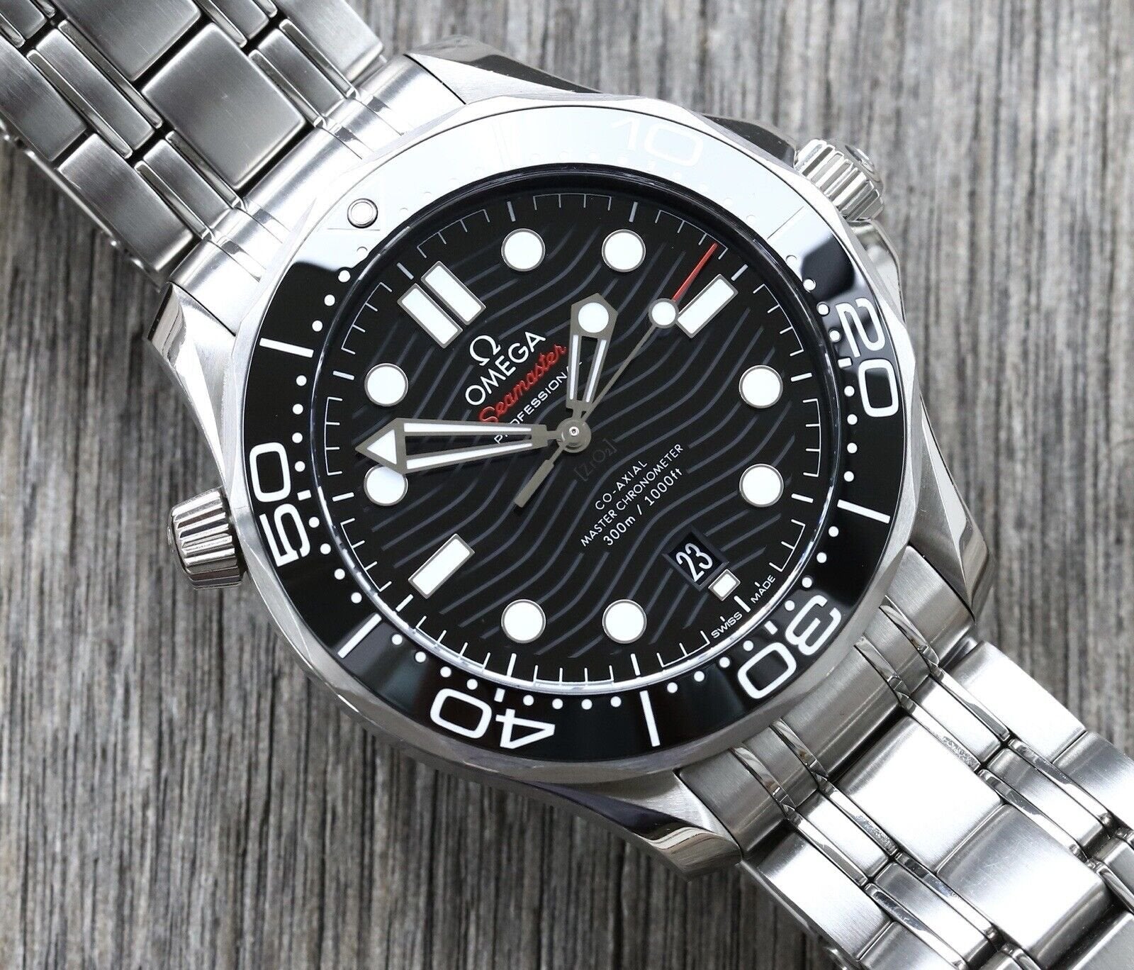 Omega_Seamaster_Diver_300M_Co-Axial_Black_42mm_210.30.42.20.01.001_-_2020_Watch_Vault_02.jpg