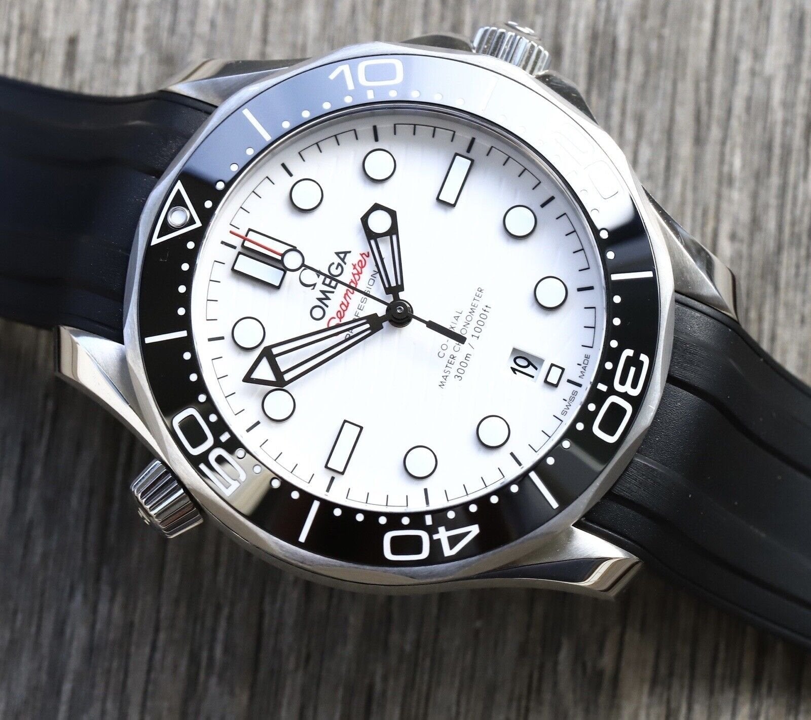 Omega Seamaster Diver 300M Co-Axial Great White 42mm 210.32.42.20.04.001 - 2020