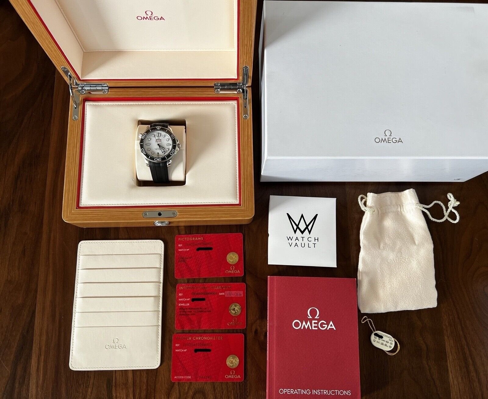 Omega Seamaster Diver 300M Co-Axial Great White 42mm 210.32.42.20.04.001 - 2020