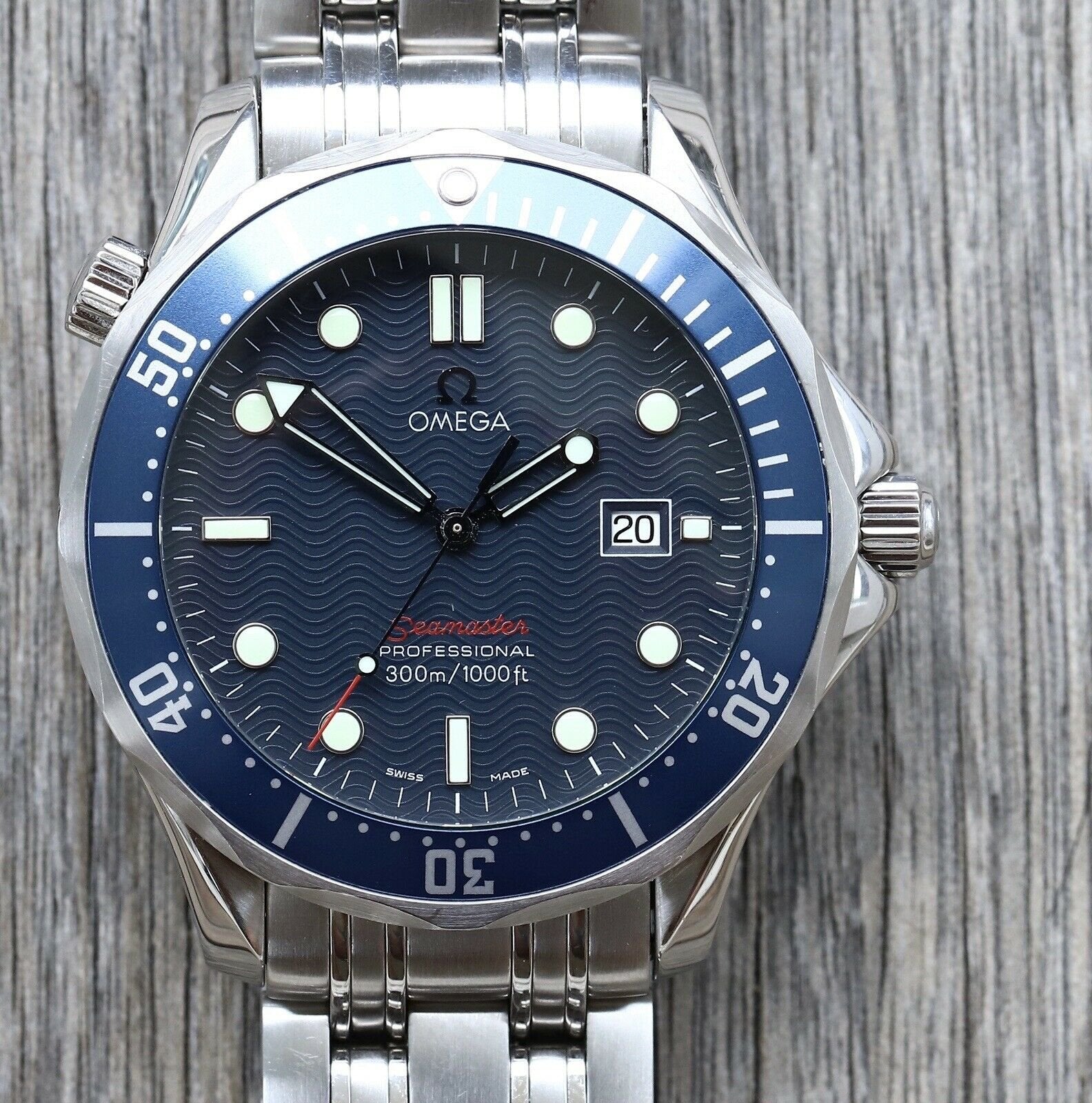 Omega_Seamaster_Professional_300M_2221.80_Quartz_41mm_-_2012_Watch_Vault_01.jpg