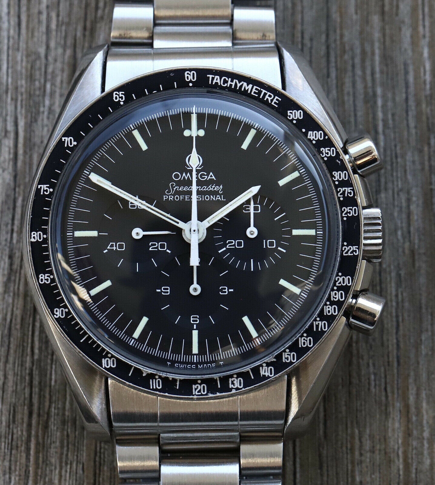 Omega_Speedmaster_Moonwatch_ST_145.022_-_1982_Watch_Vault_01.jpg