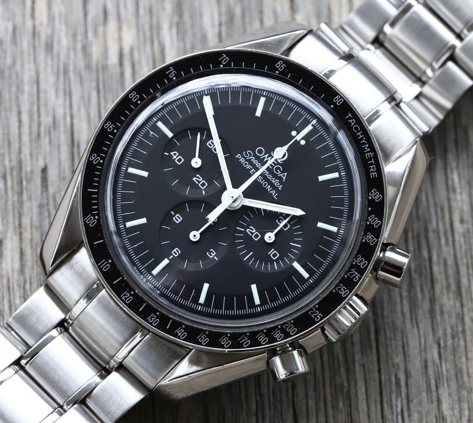 Omega_Speedmaster_Professional_Moonwatch_27Hesalite_Sandwich_27_3572.50_-_2002_Watch_Vault_02.jpg