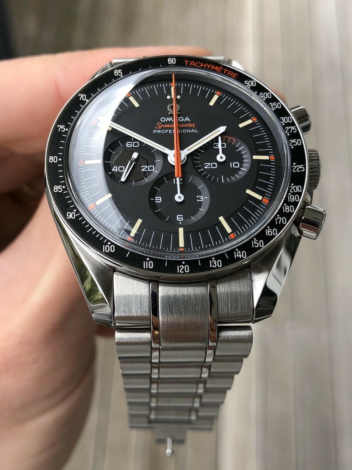 Omega Speedmaster Speedy Tuesday Ultraman 311.12.42.30.01.001 - 2018