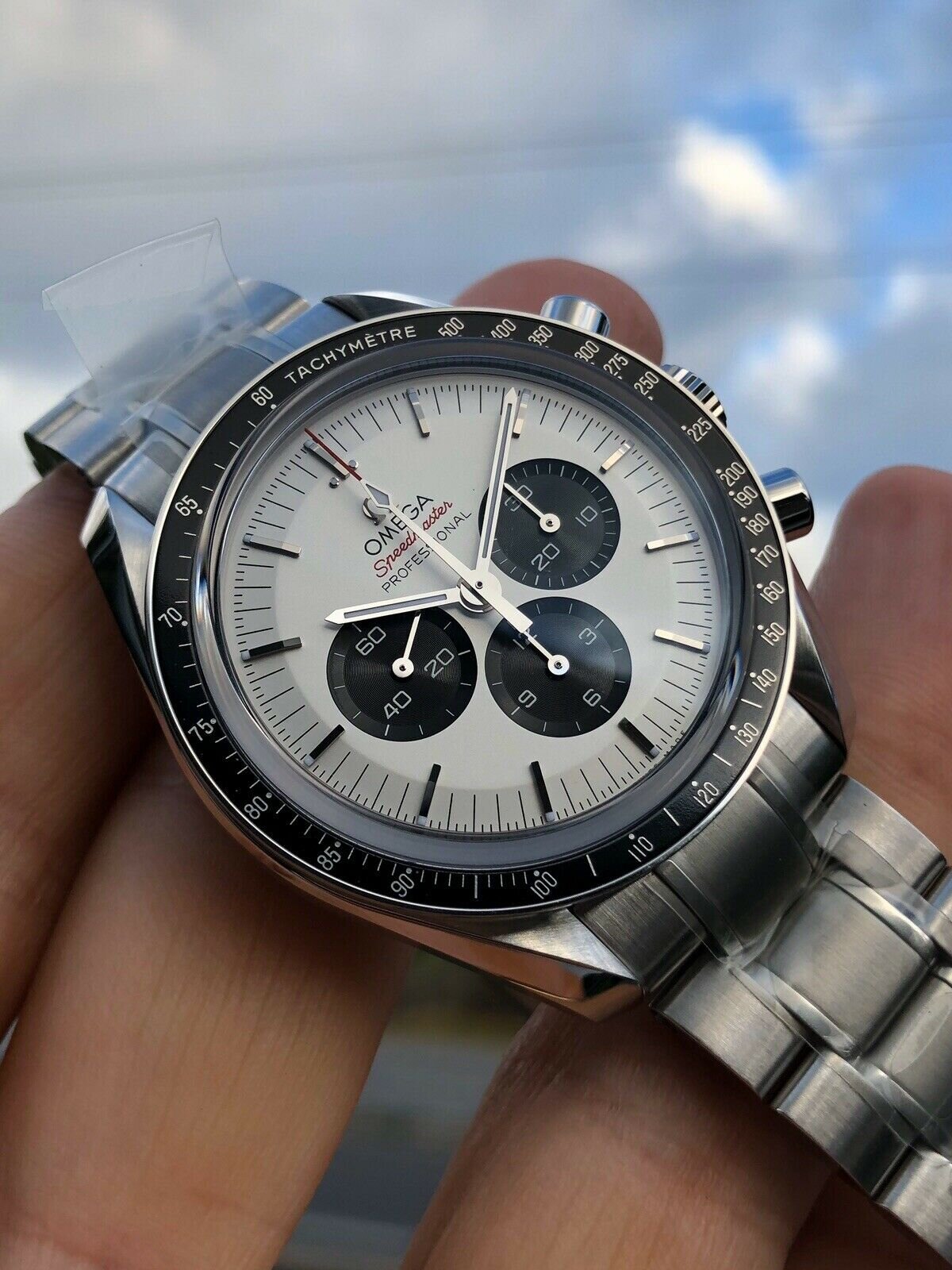 Omega_Speedmaster_Tokyo_Olympics_Panda_522.30.42.30.04.001_-_Brand_new_282_29.jpg