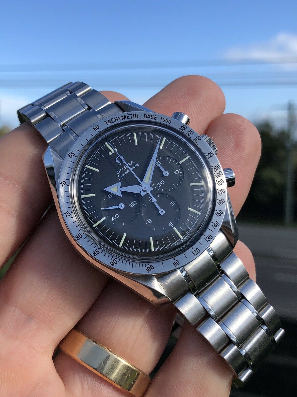 Omega speedmaster broad arrow price clearance