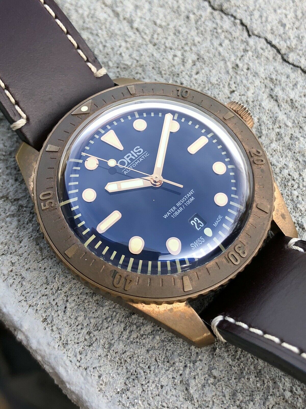 Oris_Diver_Carl_Brashear_Limited_Edition_Bronze_01_733_7720_3185-Set_LS_-_2017_Watch_Vault_282_29.jpg