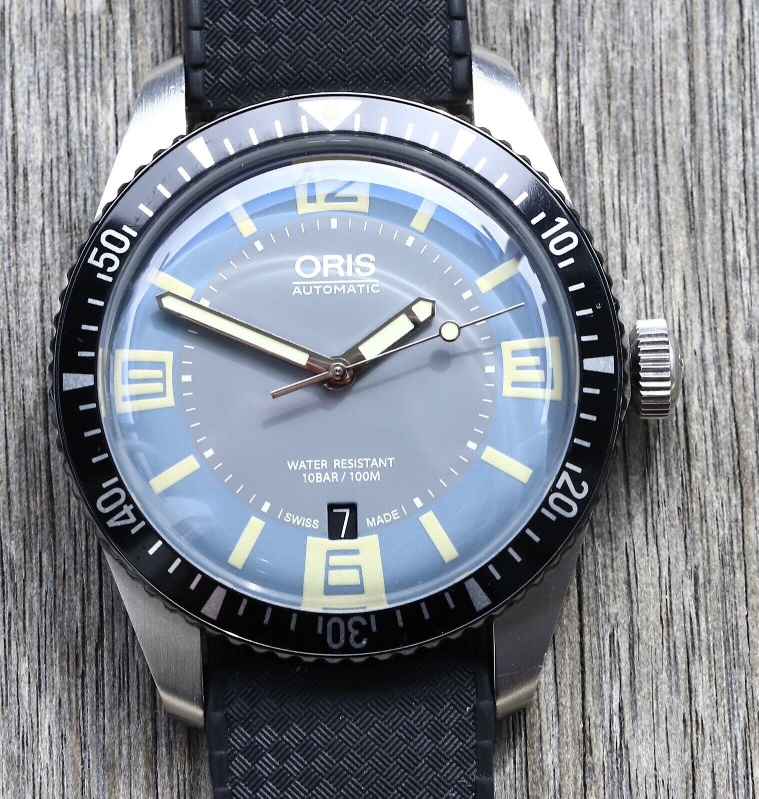 Oris_Divers_Sixty-Five_Deauville_Blue_40mm_01_733_7707_4065-07_8_20_18_-_2016_Watch_Vault_01.jpg