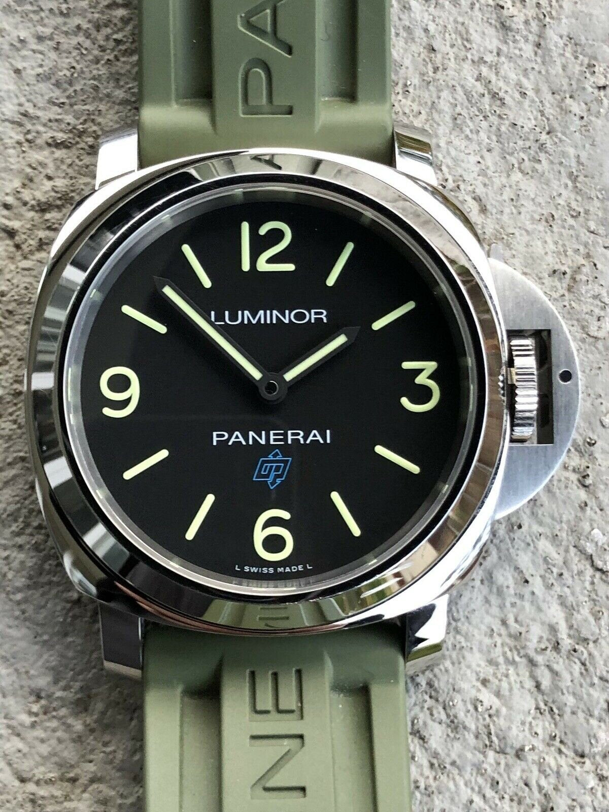 Panerai_Luminor_Base_Logo_PAM00774_-_2019_Watch_Vault_01.jpg