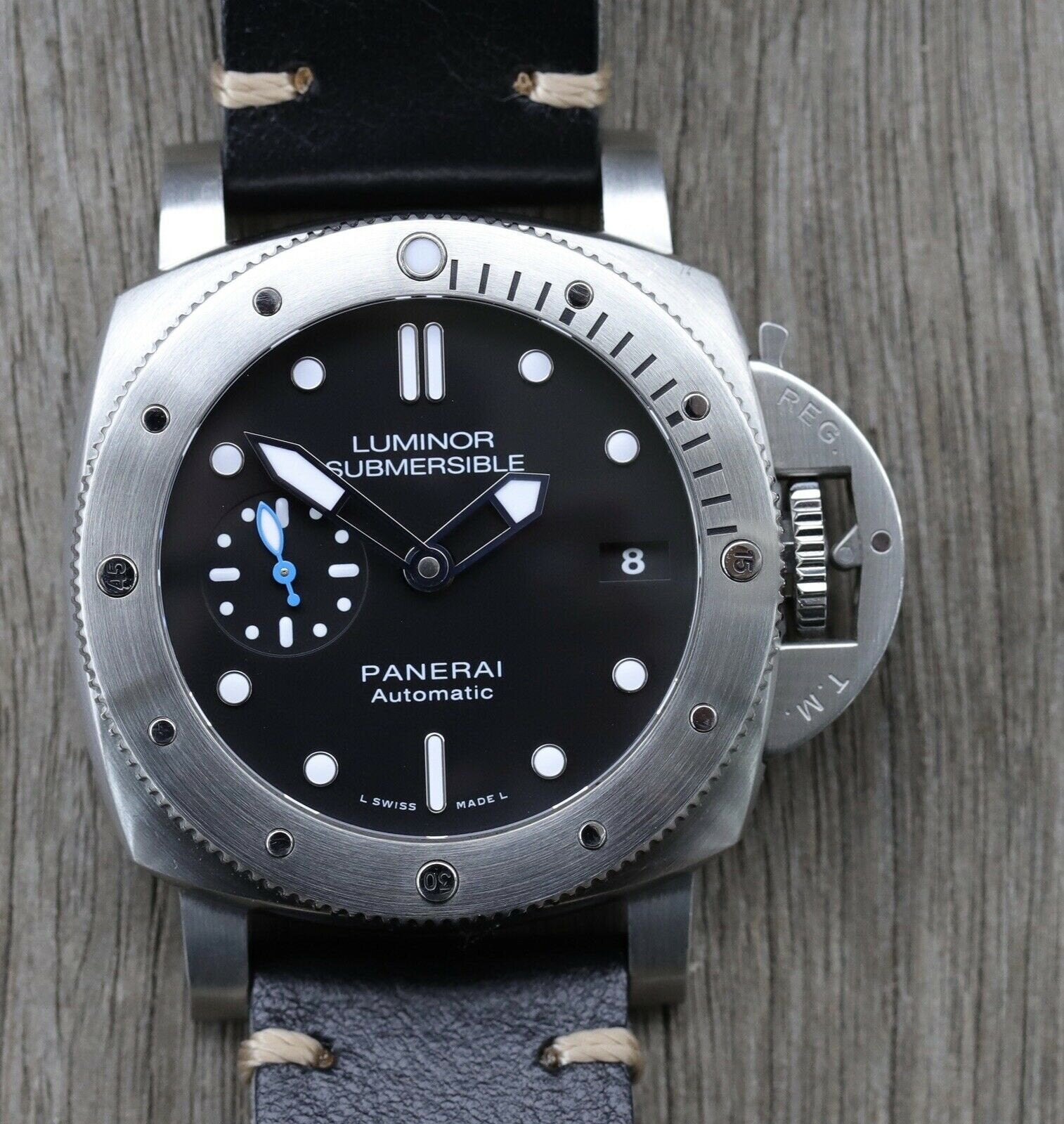 Panerai_Luminor_Submersible_1950_PAM00682_PAM682_-_2018_Watch_Vault_01.jpg