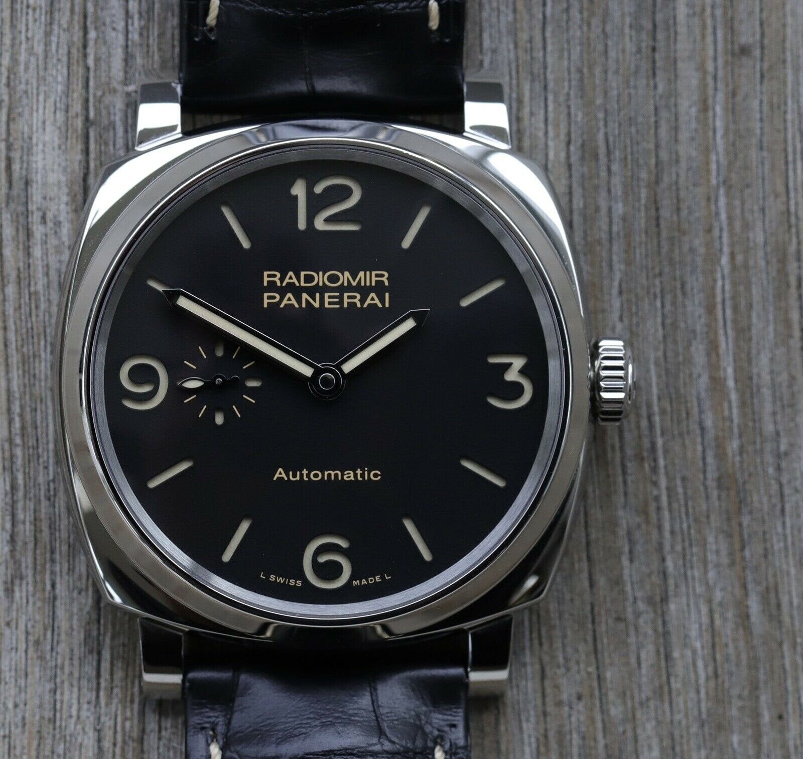 Panerai_Radiomir_1940_3_Days_Automatic_42mm_LE_PAM620_PAM00620_LE_E2_80_93_2016_Watch_Vault_01.jpg