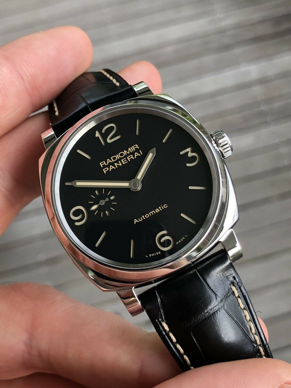 Panerai_Radiomir_1940_3_Days_Automatic_42mm_LE_PAM620_PAM00620_LE_E2_80_93_2016_Watch_Vault_02.jpg