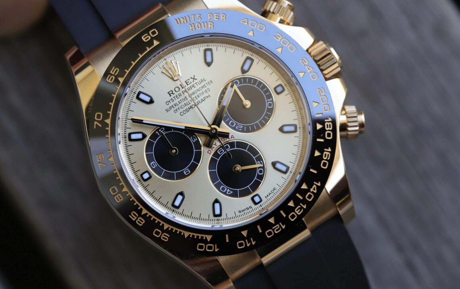 Rolex_Daytona_Yellow_Gold_Oysterflex_116518LN_-_2020_Watch_Vault_02.jpg