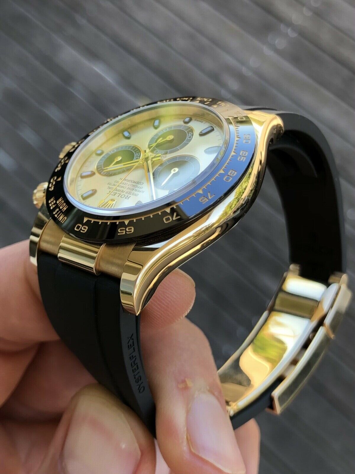 Rolex daytona yellow gold top rubber strap