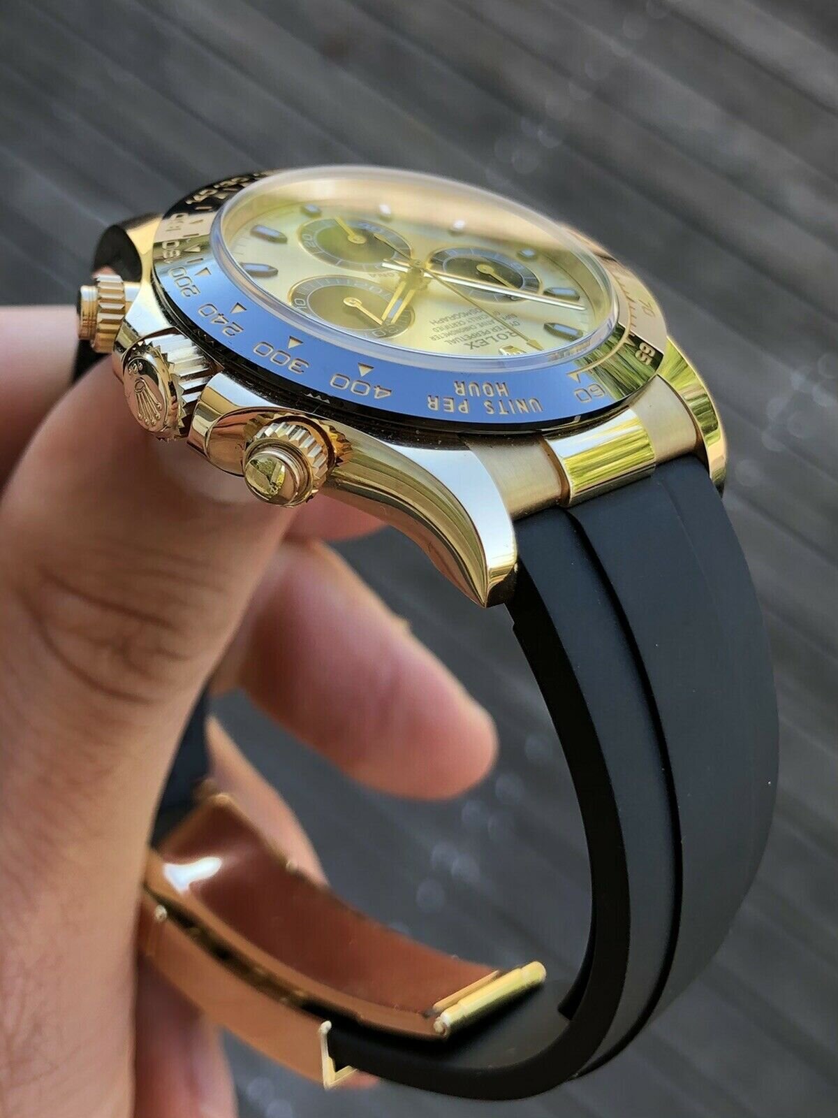 Rolex daytona gold with rubber strap new arrivals