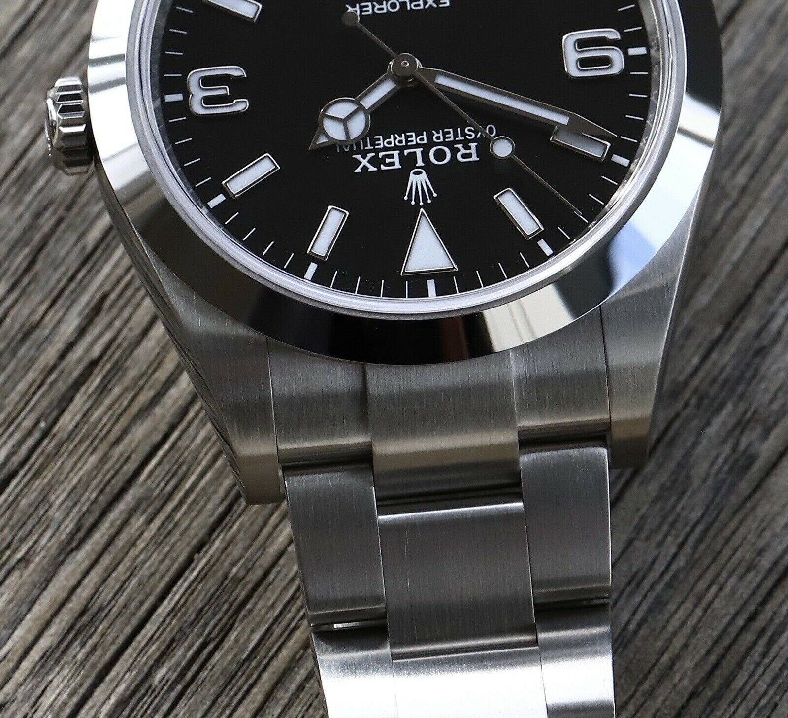Rolex Explorer I 39mm 214270 – Brand new