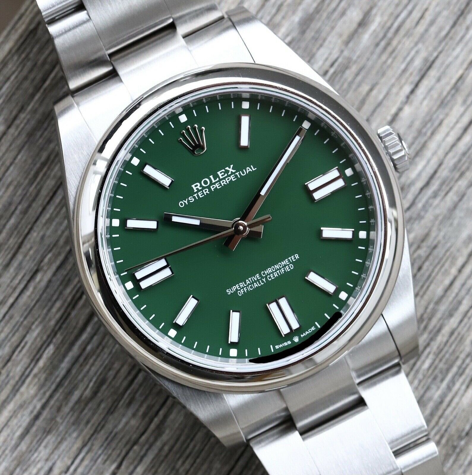 Rolex Oyster Perpetual 41 OP41 Green Dial 124300 Brand New