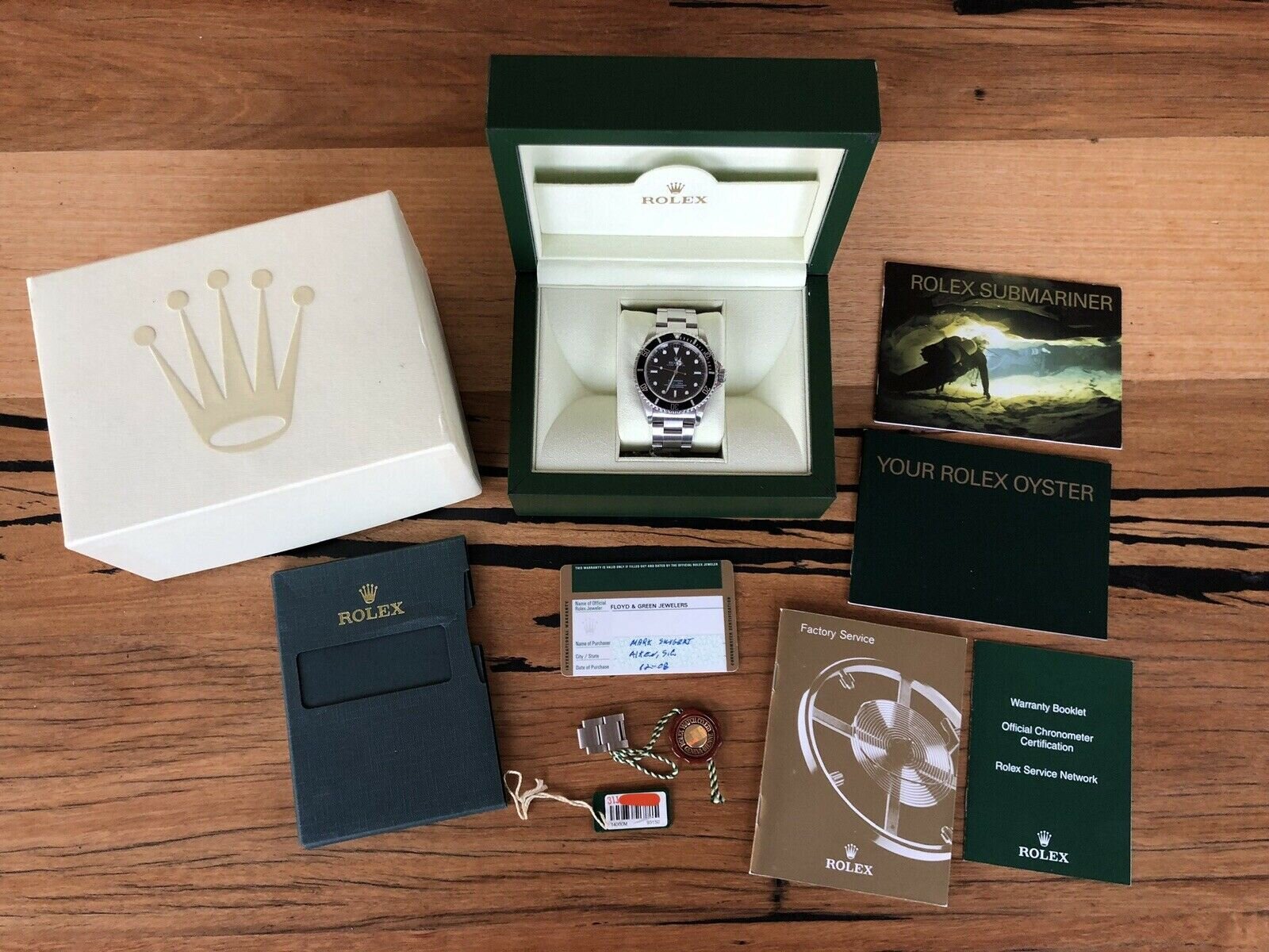 Rolex Submariner 14060M Z serial with Box and Papers - 2008