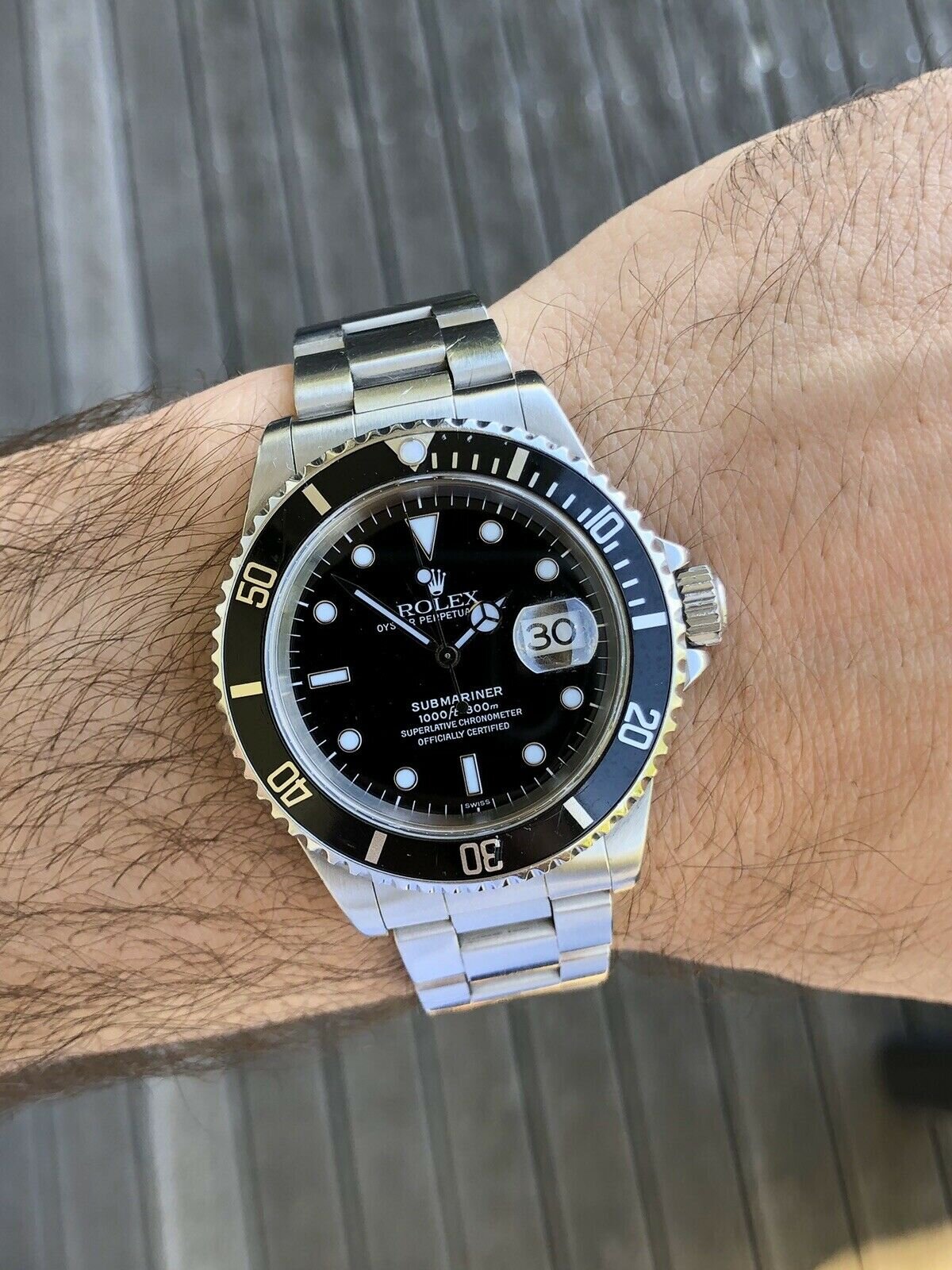 Rolex submariner 16610 swiss only hotsell