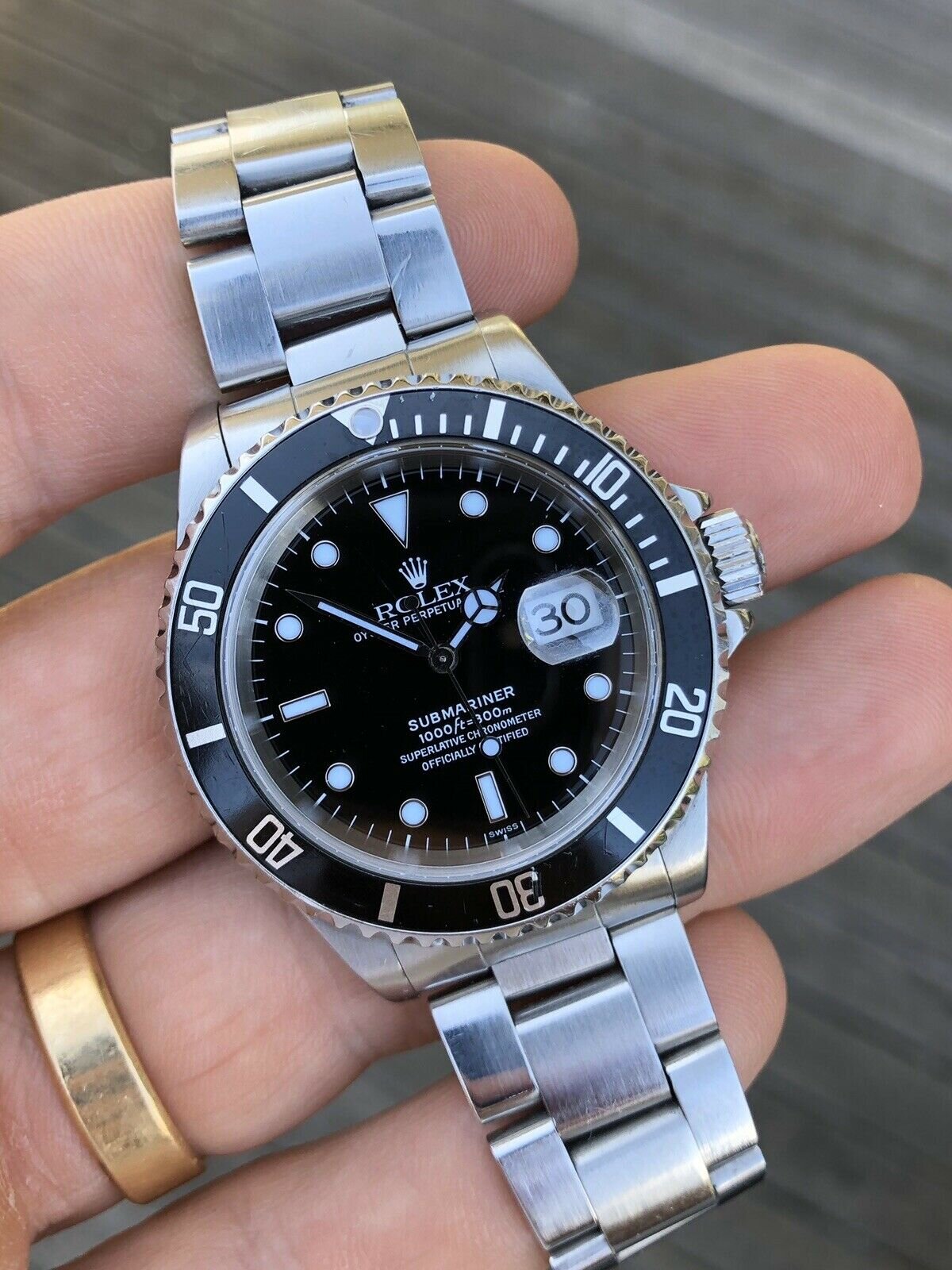 Rolex Submariner 16610 'Swiss only' with box and papers - 1999