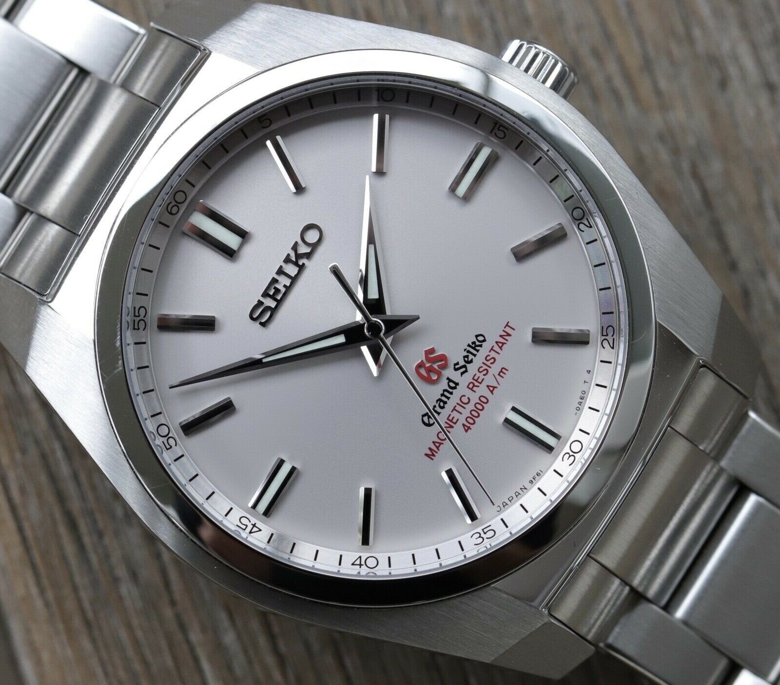 Seiko_Grand_Seiko_9F_Quartz_SBGX091_-_2015_Watch_Vault_02.jpg