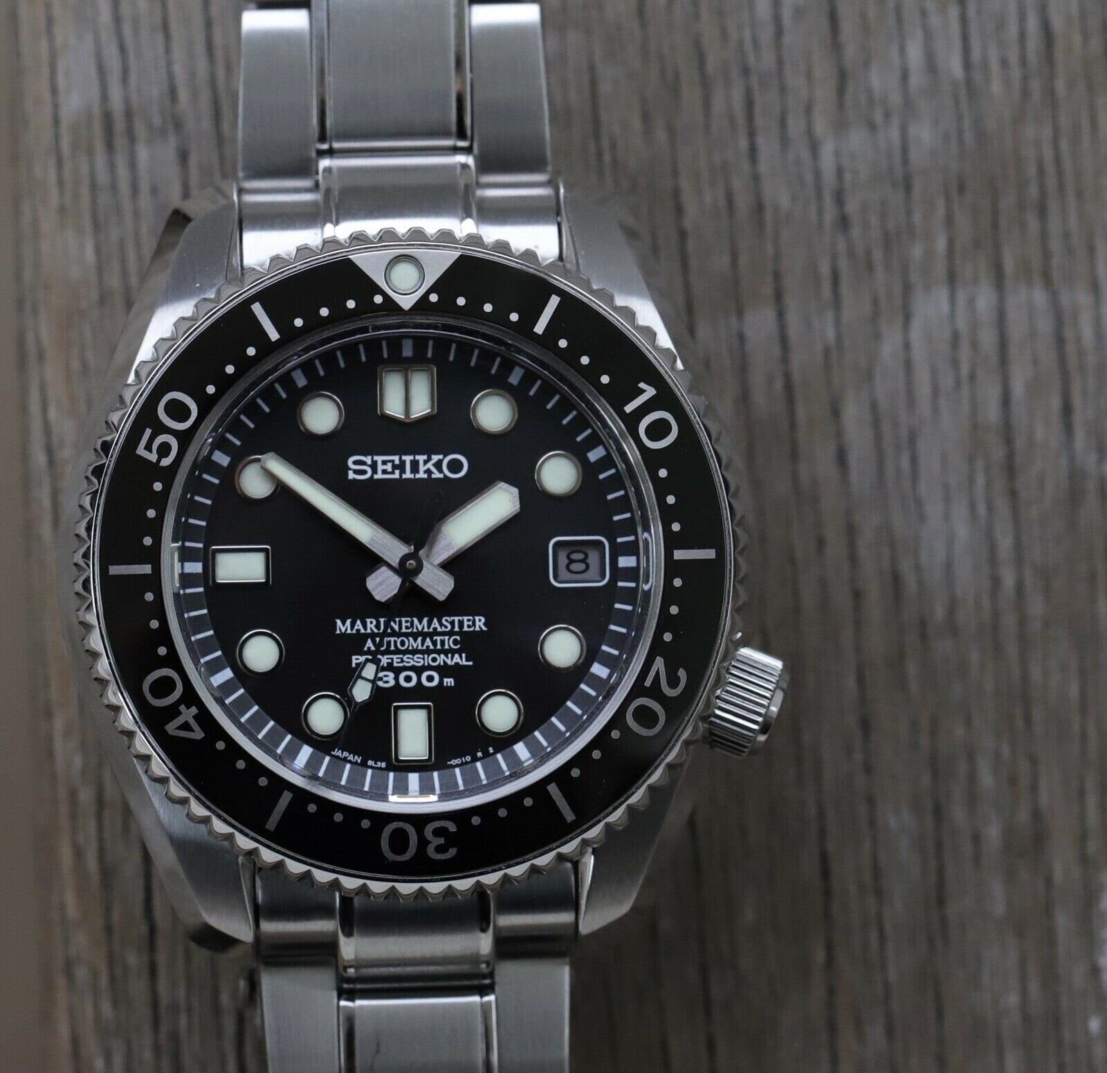Seiko_Marinemaster_300_SBDX001_-_2012_Watch_Vault_01.jpg