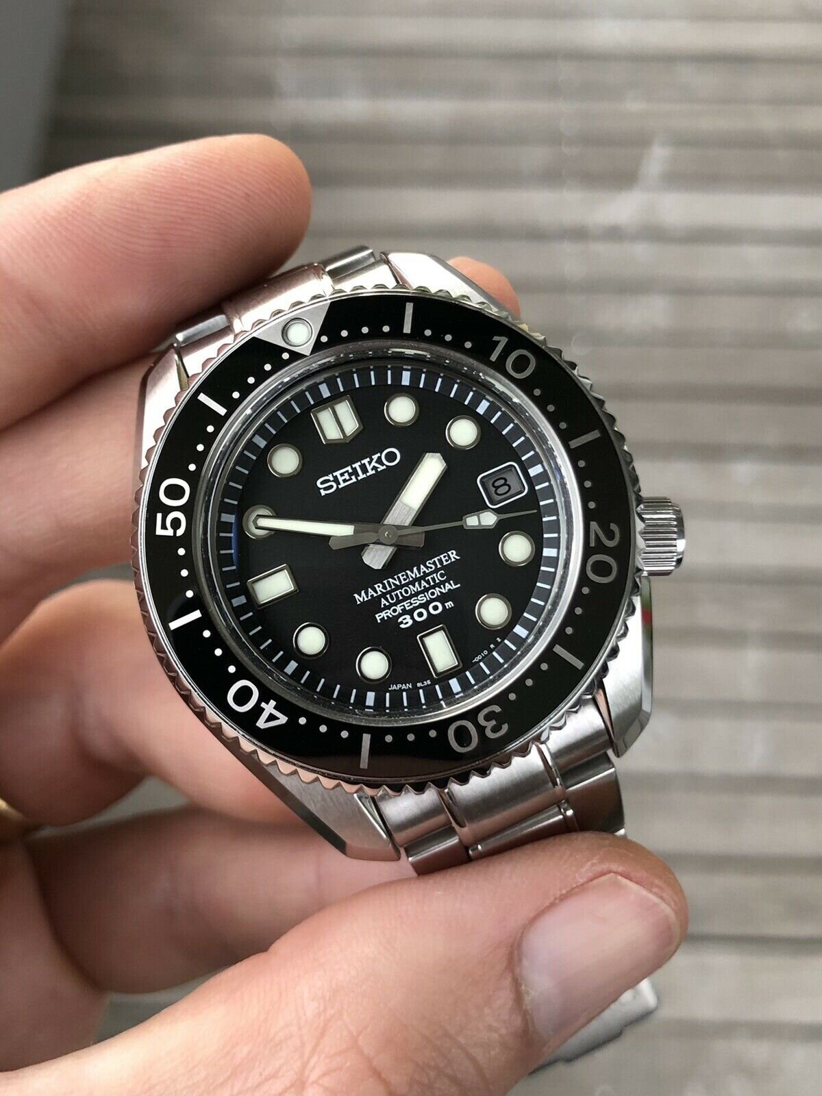 Seiko_Marinemaster_300_SBDX001_-_2012_Watch_Vault_02.jpg