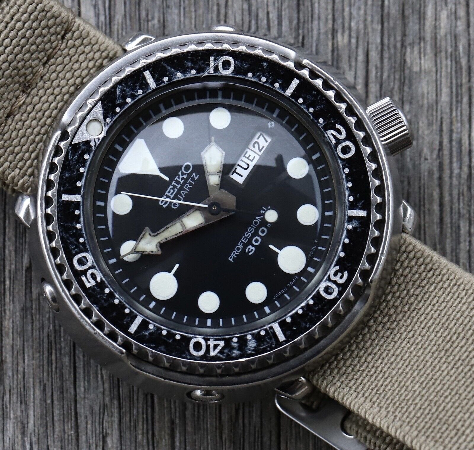 Seiko_Tuna_7549-7010_Watch_Vault_02.jpg