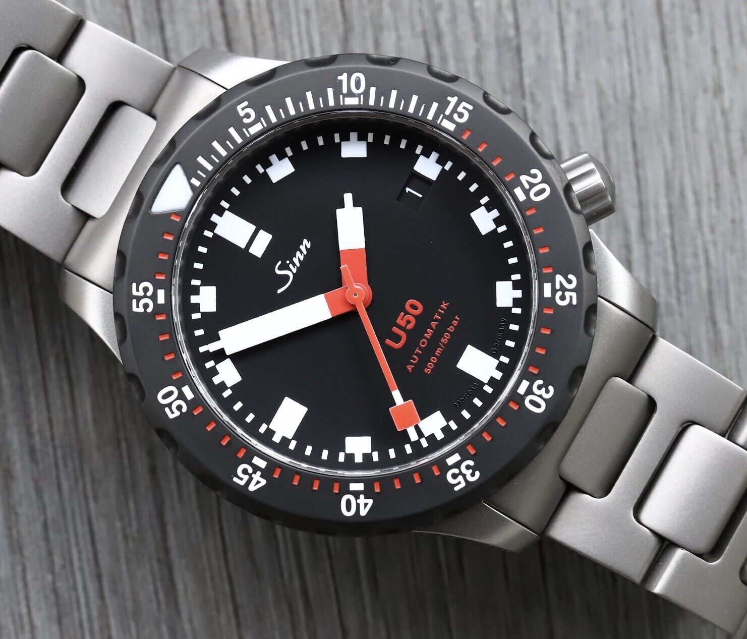 SinnU50SDR1050.040withTegimentedbraceletandSilicone-2020WatchVault02.jpg