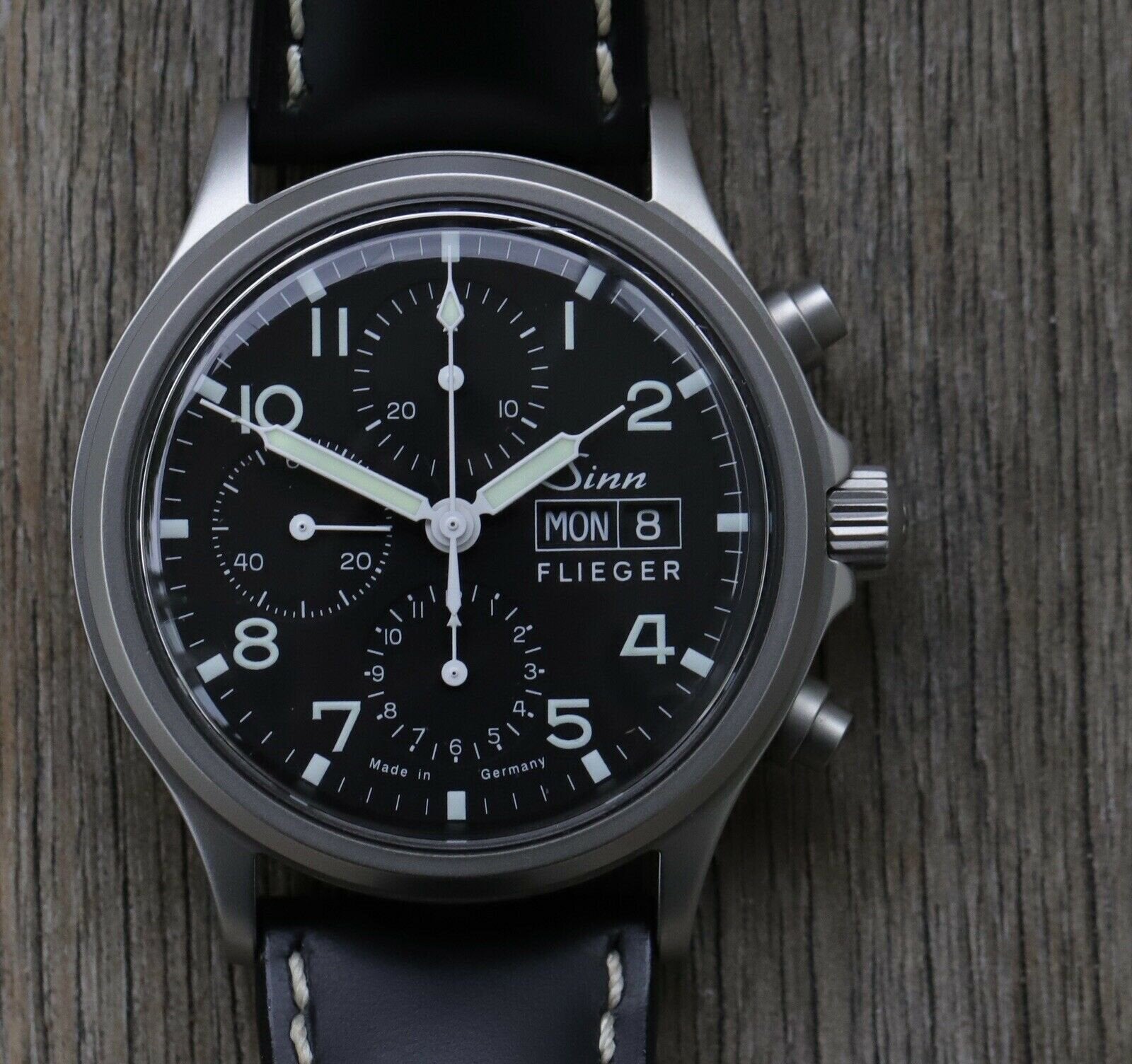 Sinn_358_Flieger_Chronograph_-_2015_Watch_Vault_01.jpg