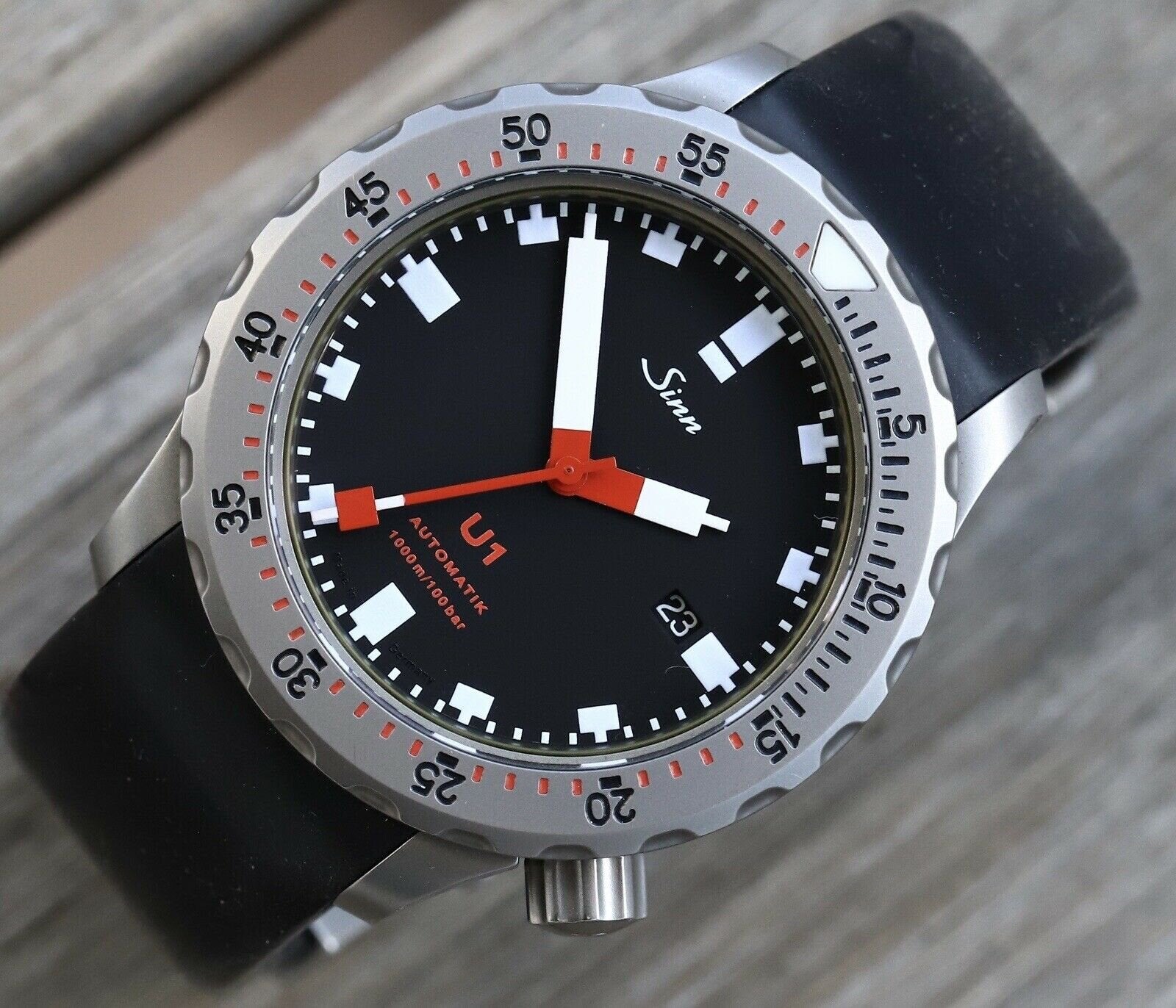 Sinn_U1_1010_-_2010_Watch_Vault_02.jpg