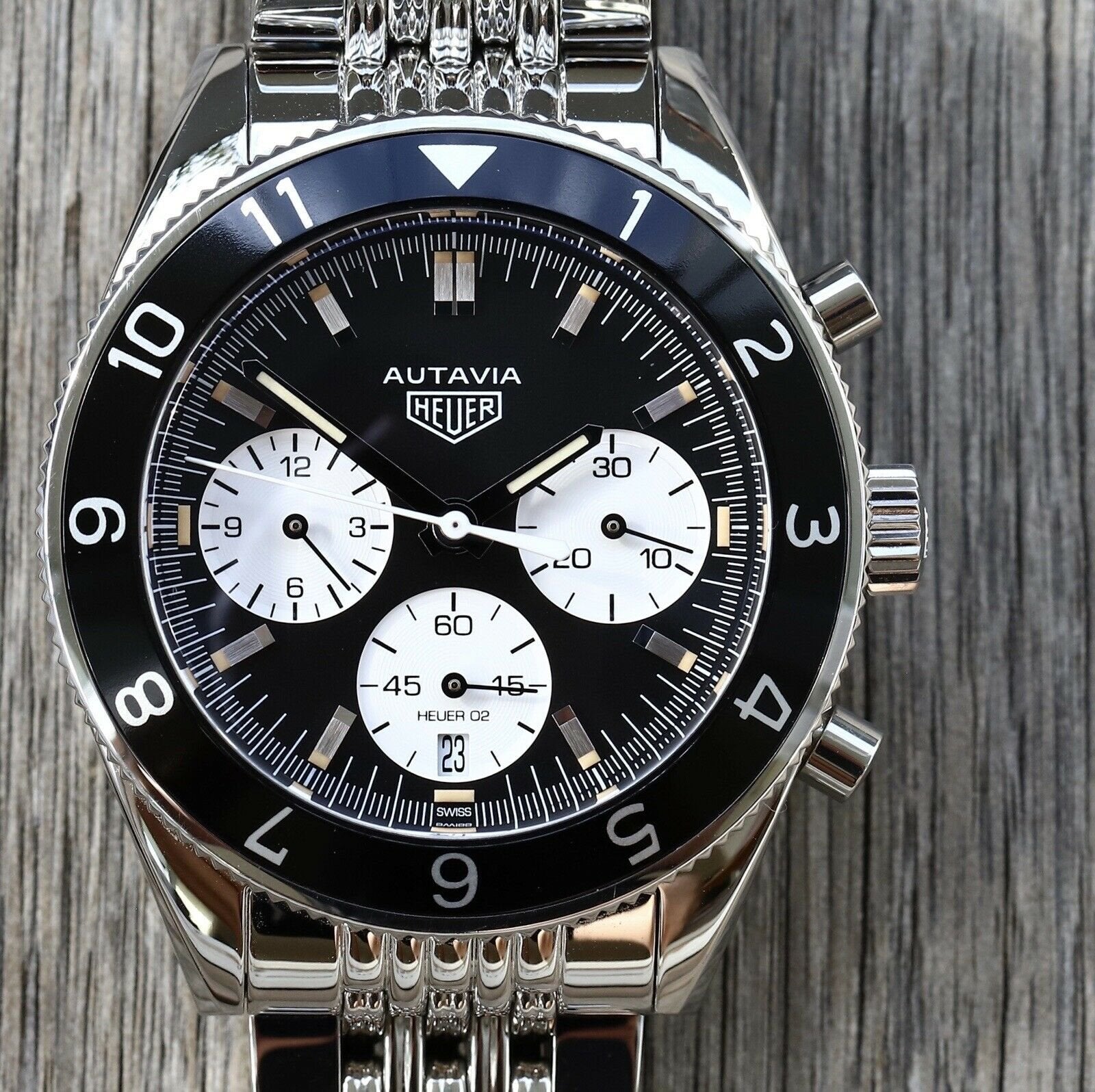 Tag_Heuer_Autavia_Heritage_Chrono_CBE2110.BA0687_Watch_Vault_01.jpg