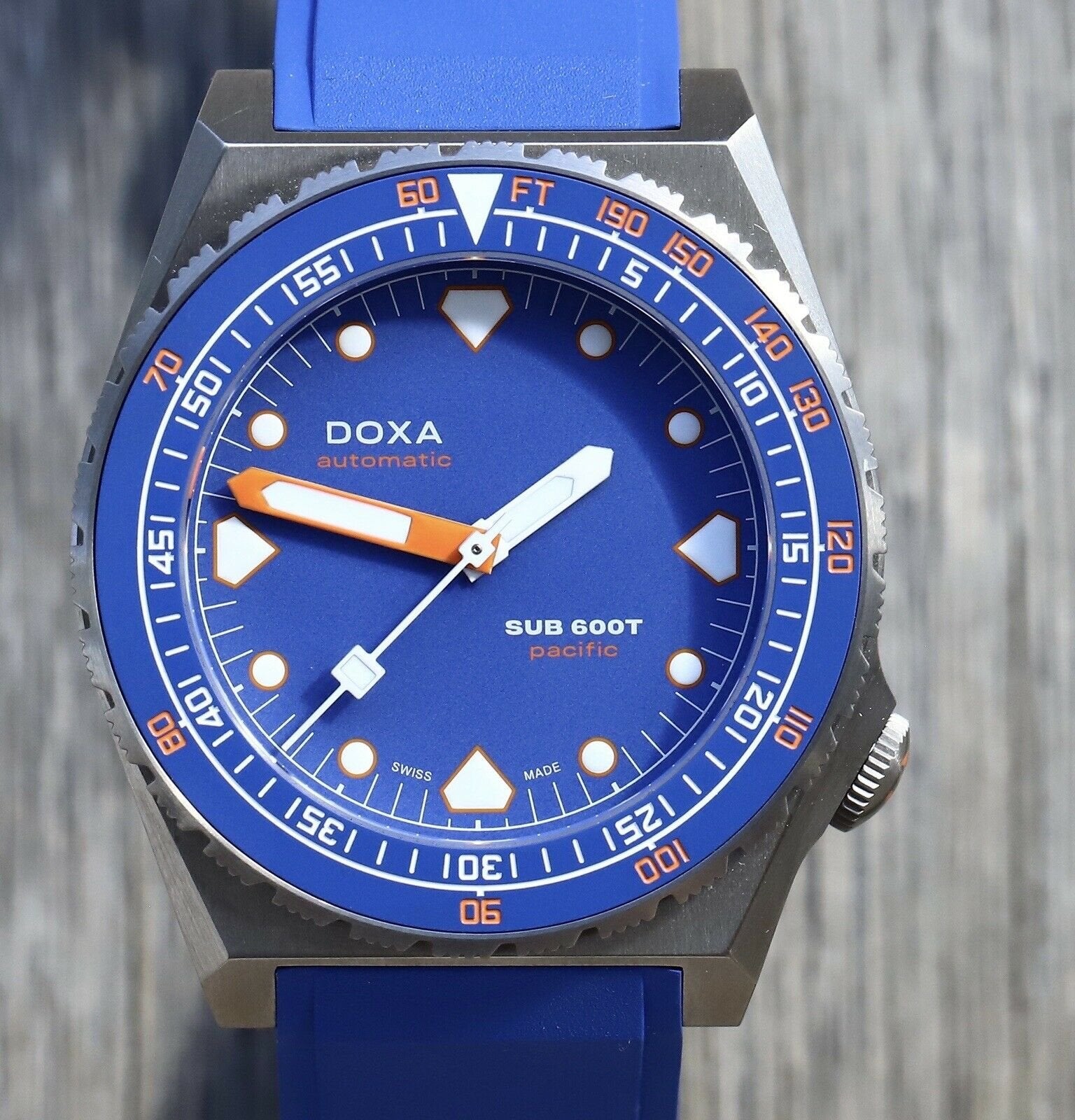 Time_26_Tide_x_Doxa_SUB_600T_E2_80_98pacific_E2_80_99_Limited_Edition_Watch_Vault_01.jpg