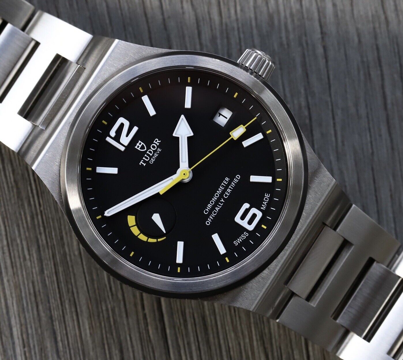 TudorNorthFlagM91210N-2020WatchVault02.jpg