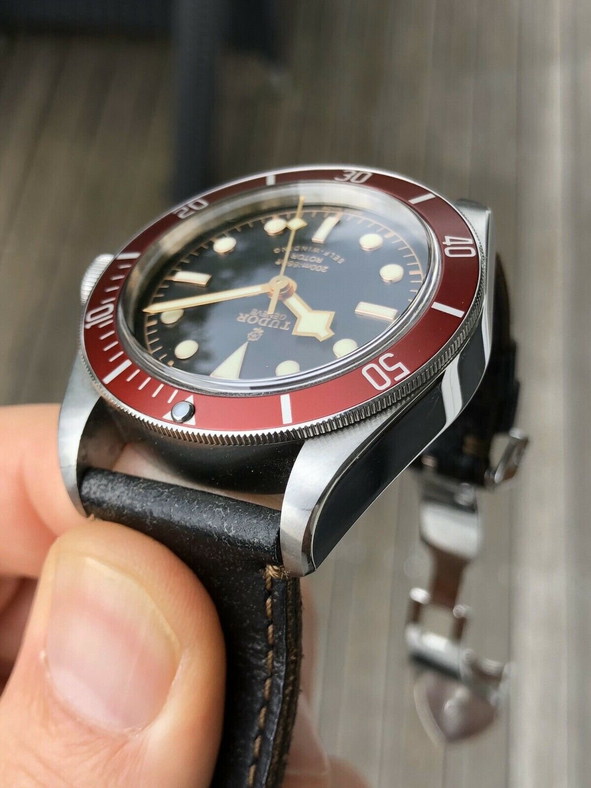 Tudor hotsell black red