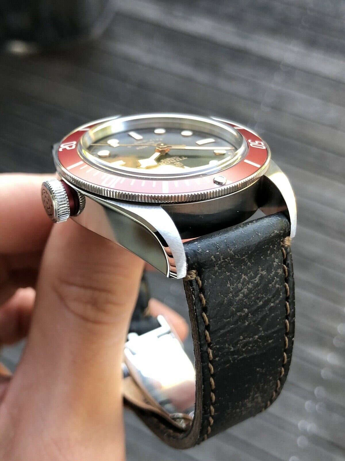 Tudor black bay burgundy eta hotsell