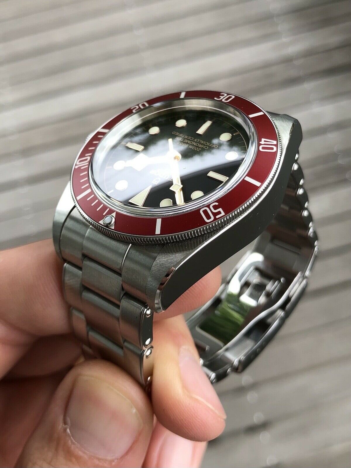 Tudor red watch online