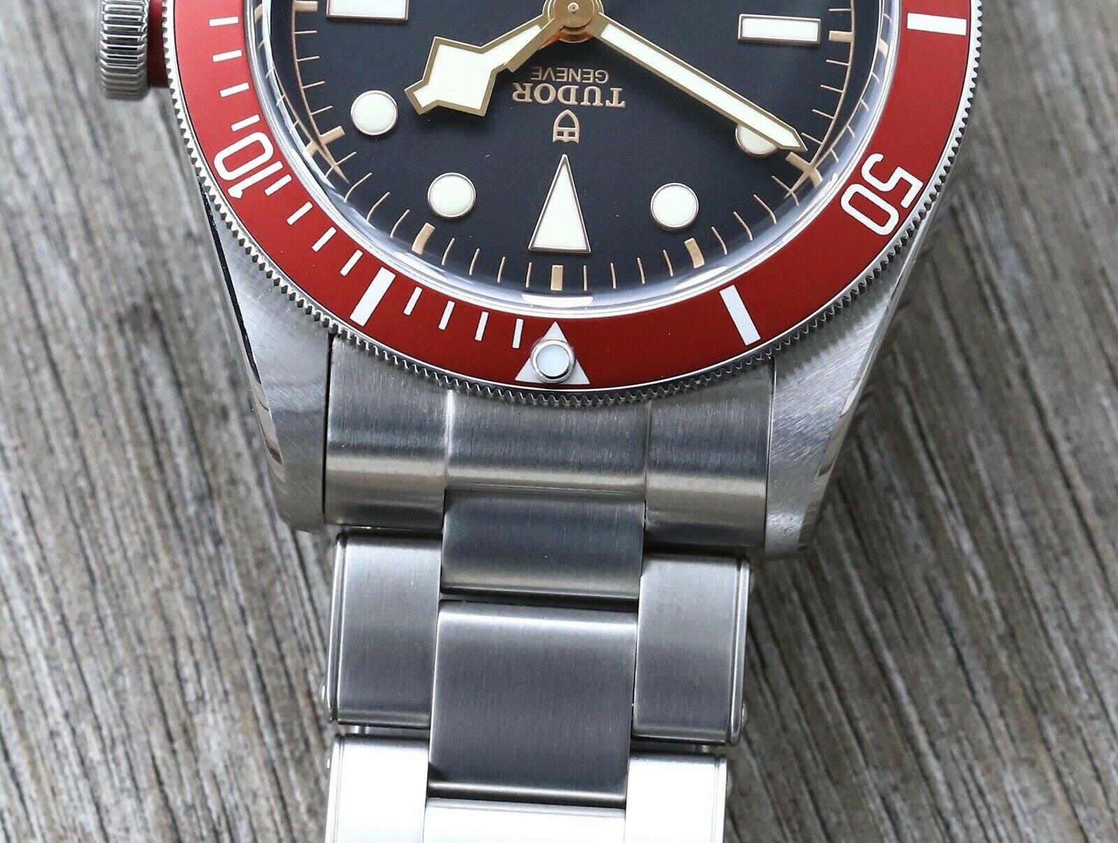 Tudor red hotsell