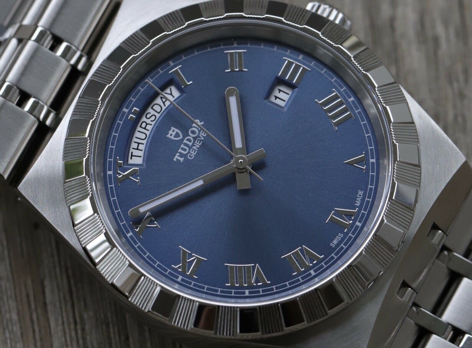 Tudor_Royal_41mm_Blue_Ref._M28600-0005_-_2020_Watch_Vault_02.jpg